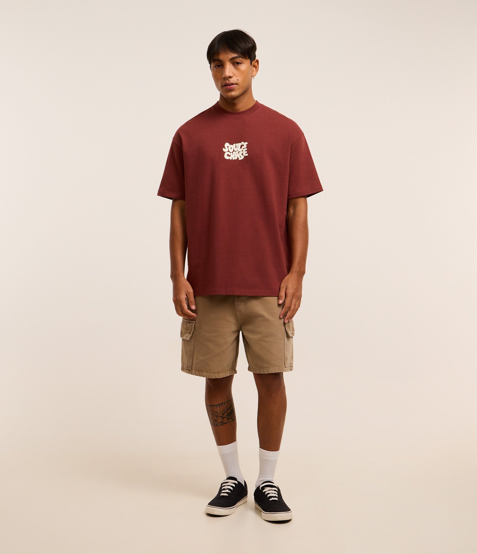 Camiseta Relaxed em Malhão com Estampa Lettering Marrom 2