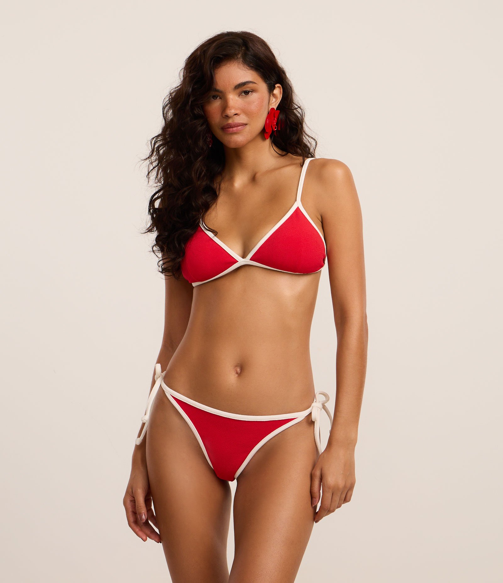 Biquíni Calcinha Lacinho Texturizado com Efeito Empina Bumbum e Viés Contrastante Vermelho 1