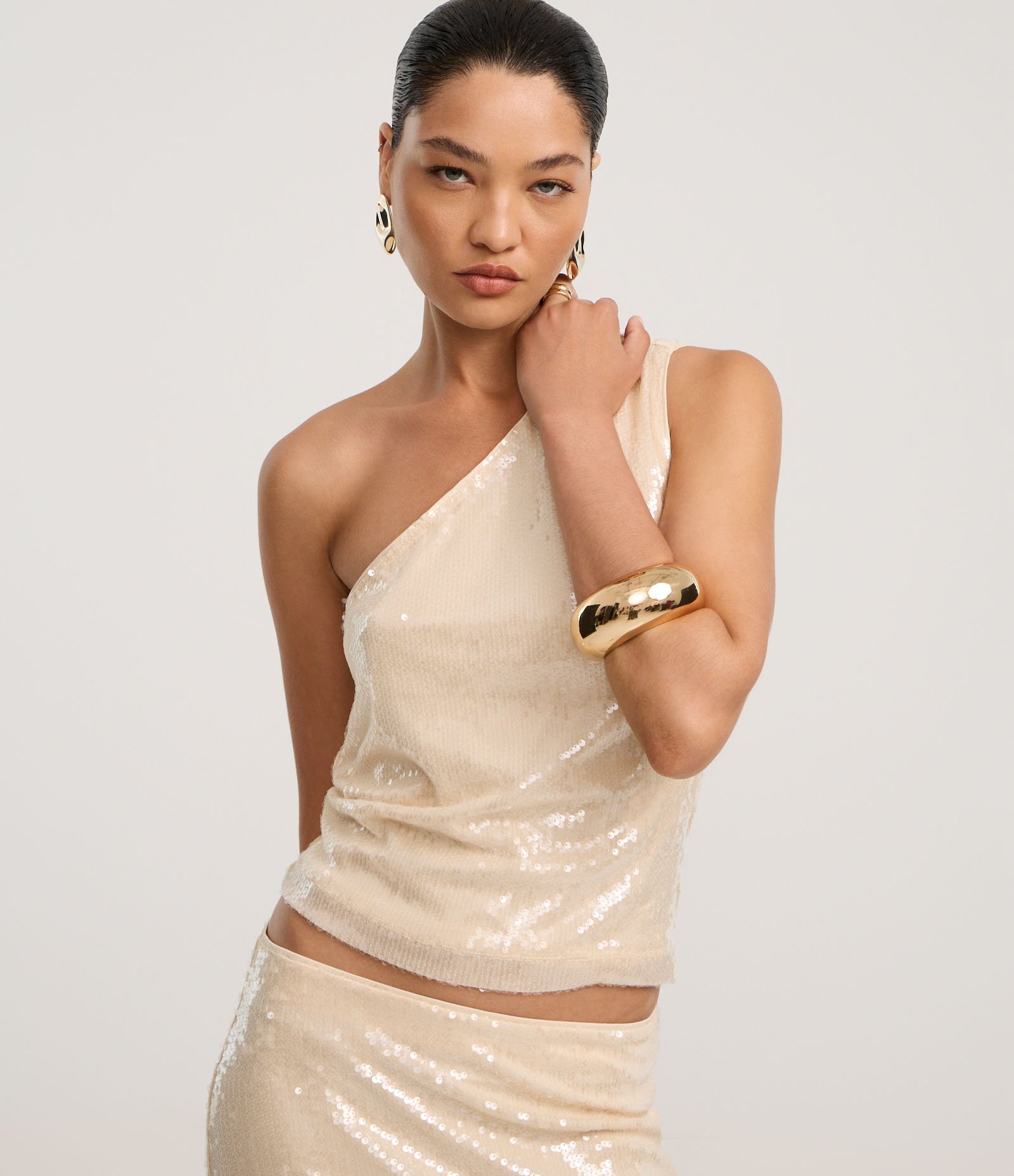 Blusa Ombro Só em Paetê Transparente e Franzido na Alça Bege 1