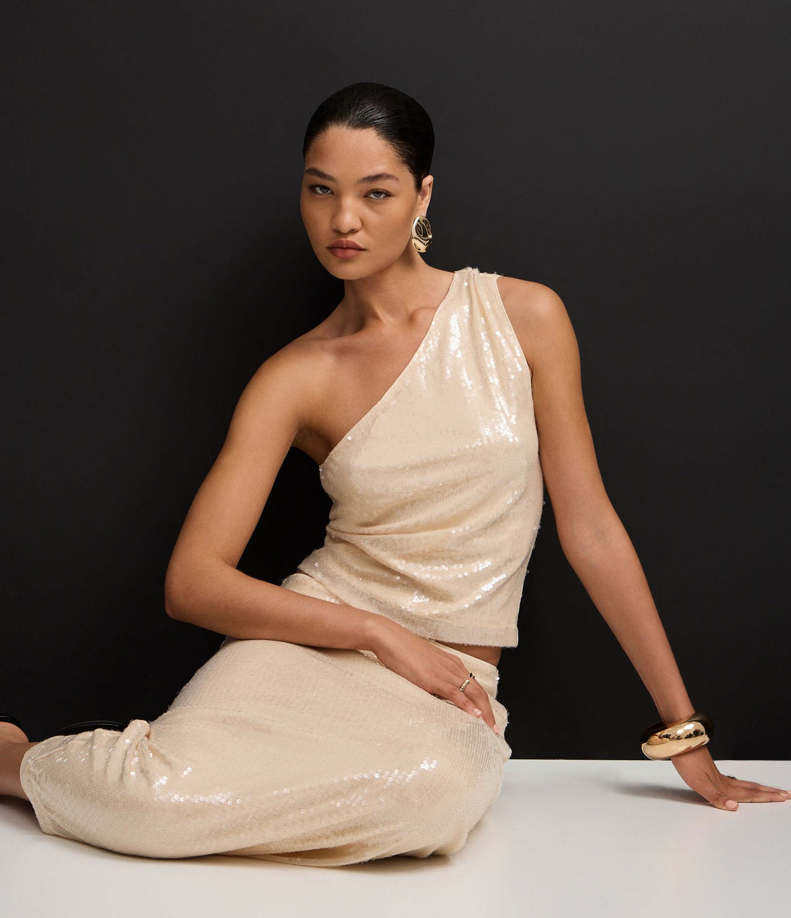 Blusa Ombro Só em Paetê Transparente e Franzido na Alça Bege 5