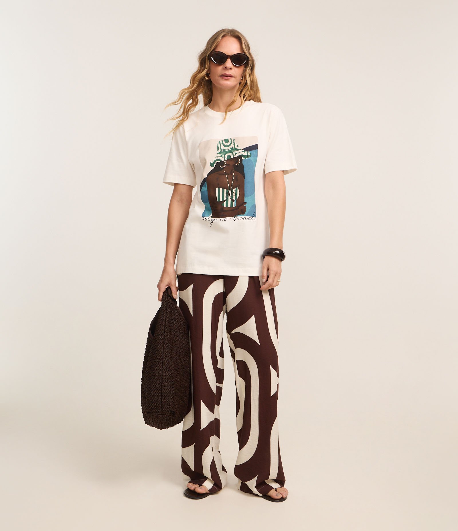 Blusa em Algodão com Estampa Mulher de Roupa de Praia Branco 2