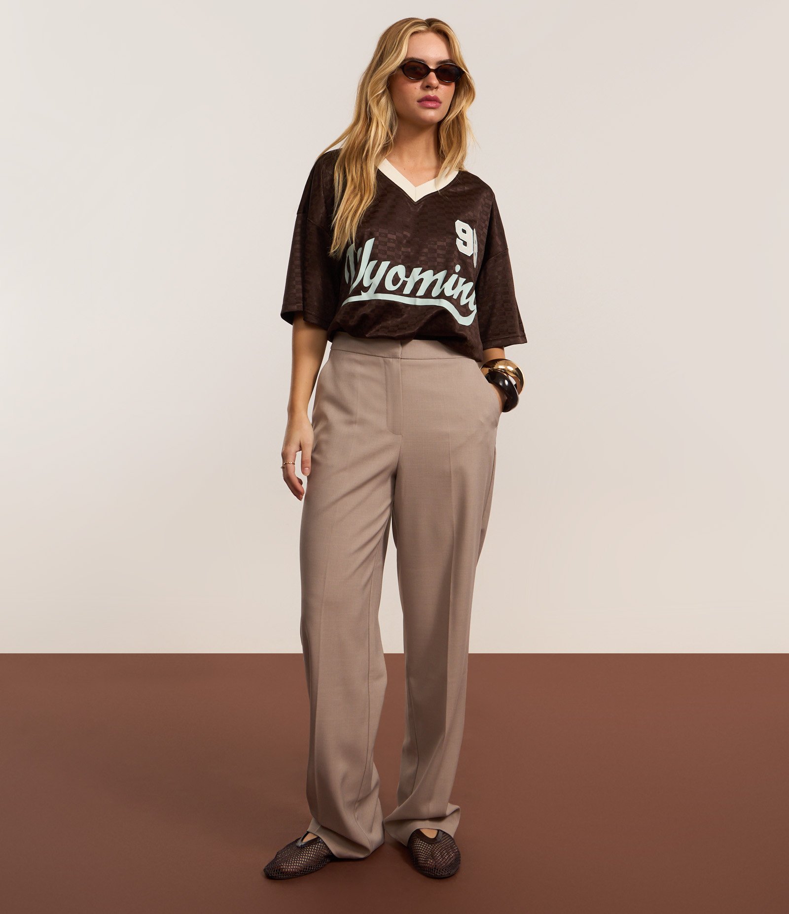 Calça Reta Alfaiatada em Crepe Bege 6