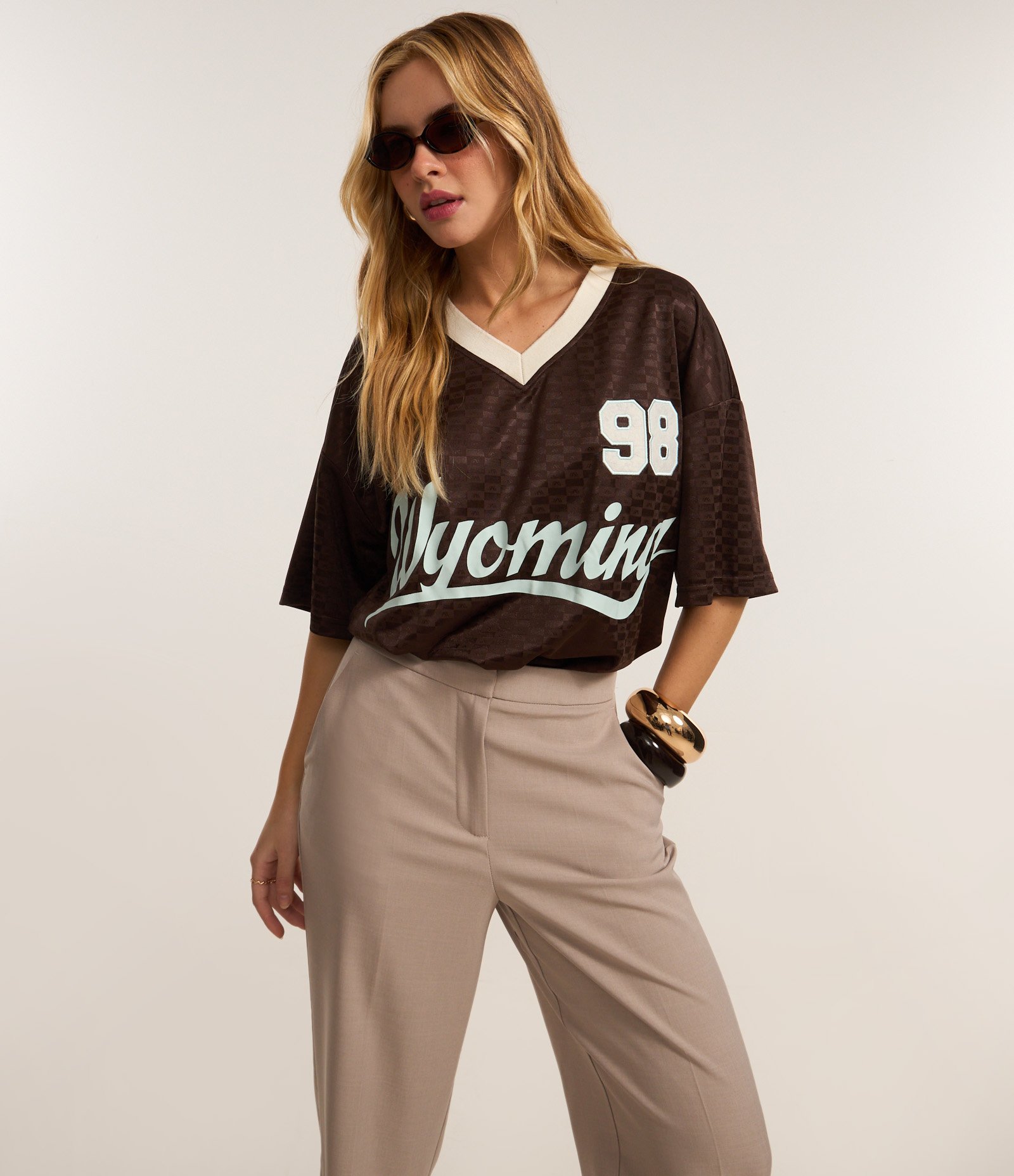 Calça Reta Alfaiatada em Crepe Bege 2