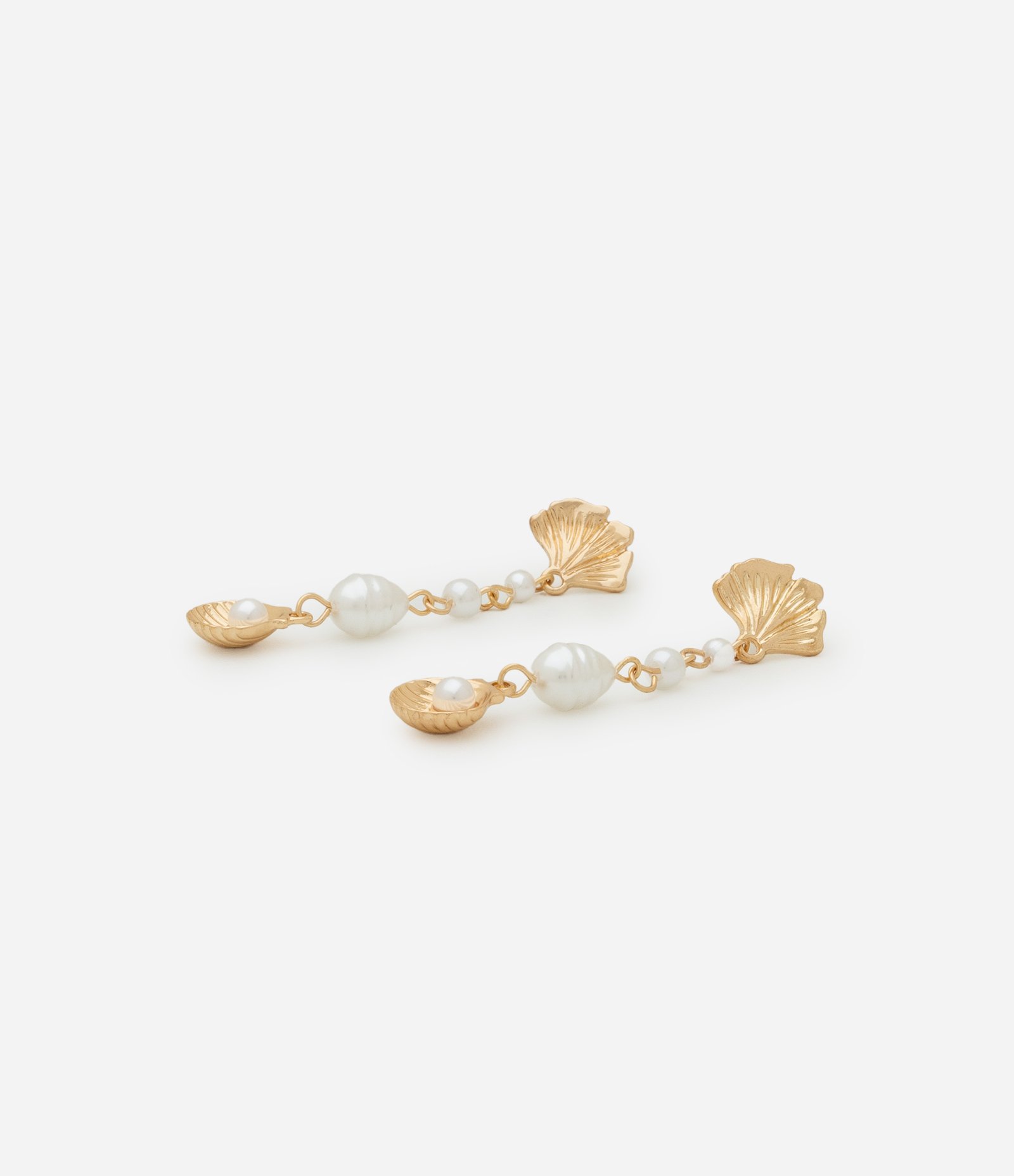 Brinco Fio com Pérola e Pingente de Concha em Banho Dourado Dourado 3