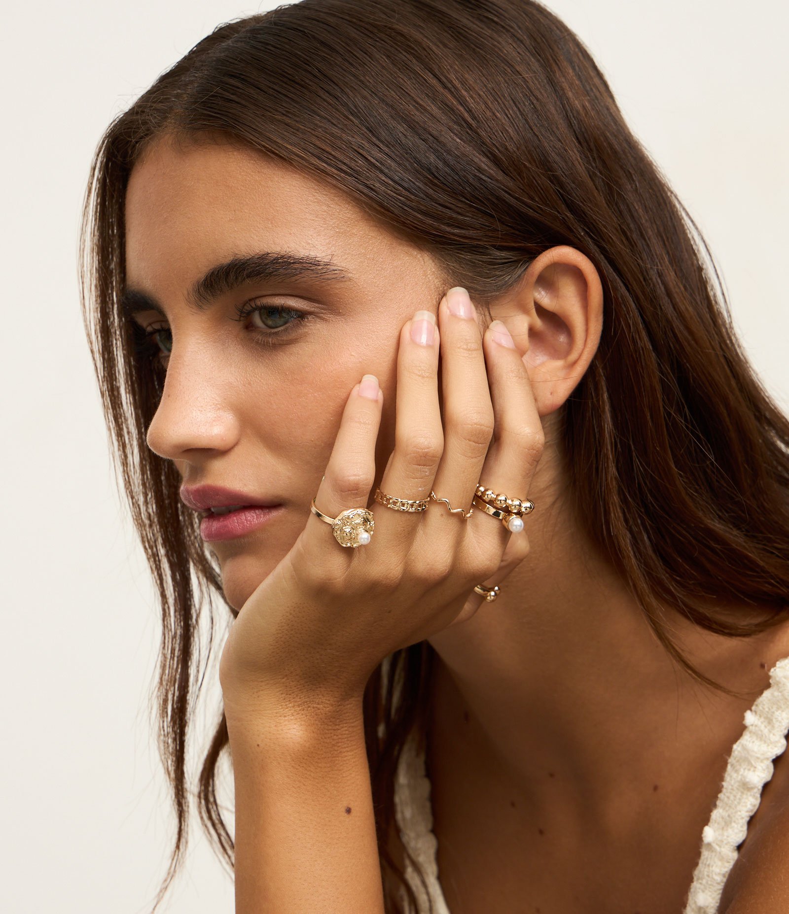 Kit 06 Anéis em Metal com Textura e Detalhe em Pérola e Concha Dourado 1