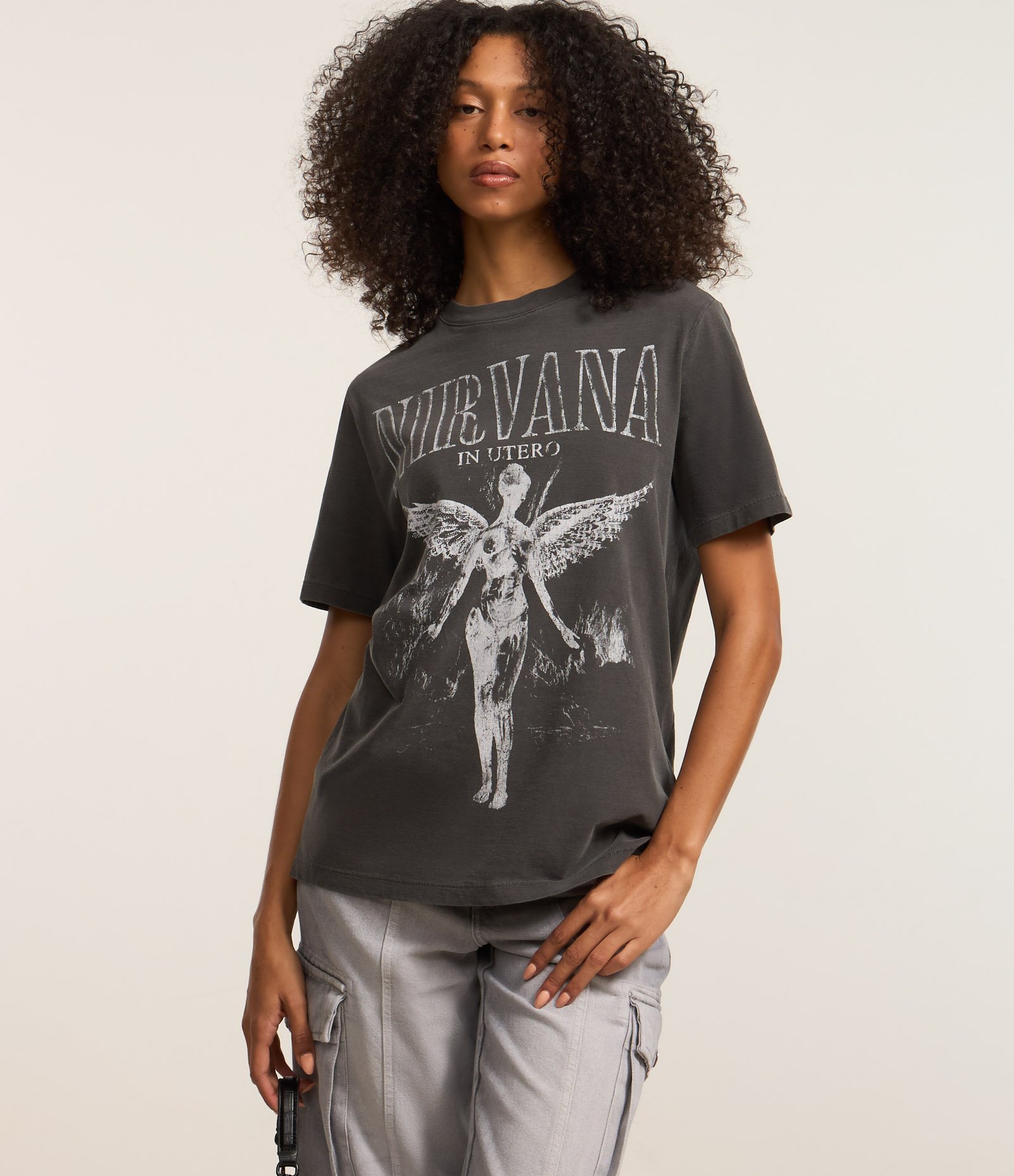 Camiseta Alongada em Algodão com Estampa Anjo Nirvana Preto Acinzentado 2