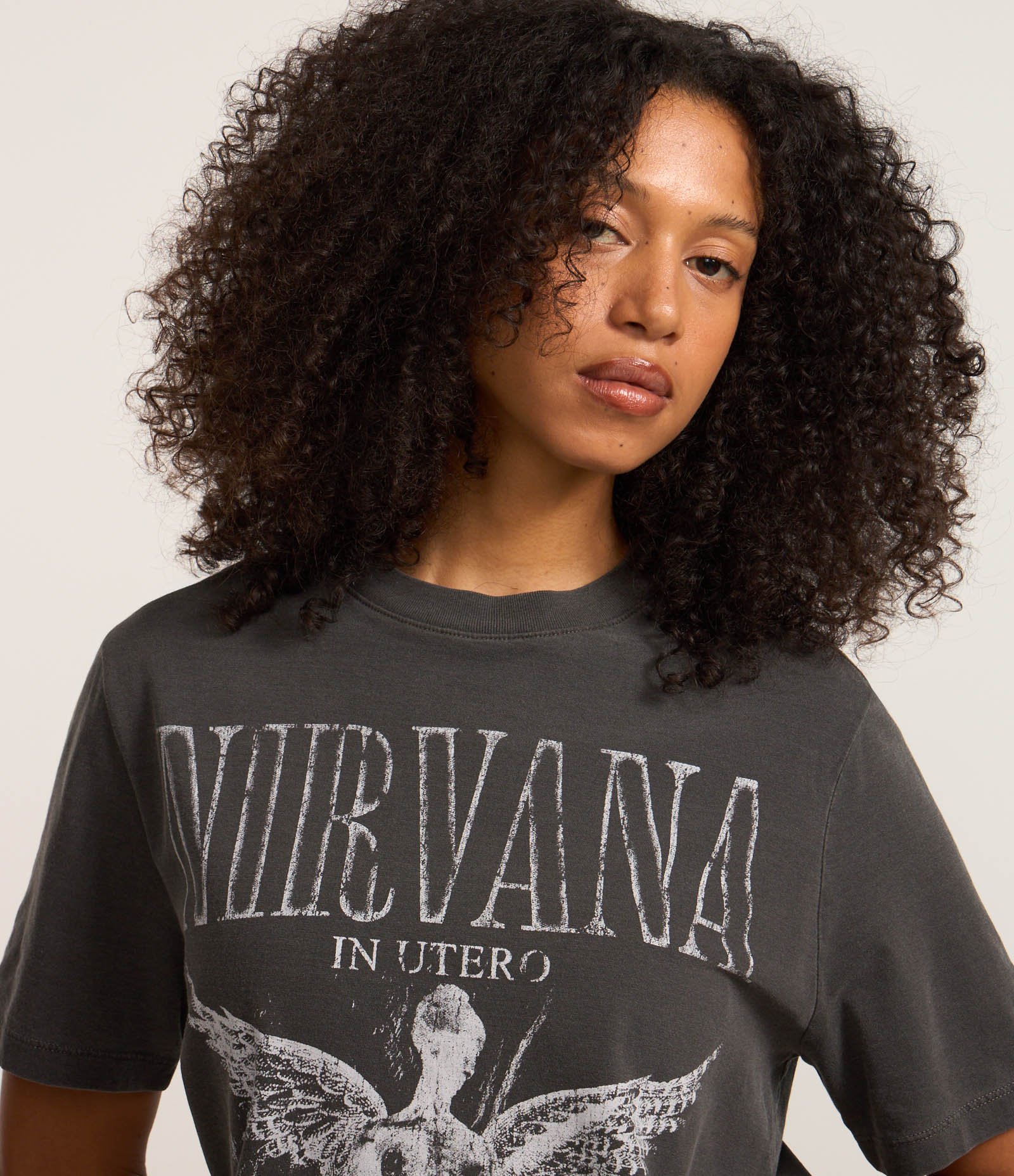 Camiseta Alongada em Algodão com Estampa Anjo Nirvana Preto Acinzentado 4