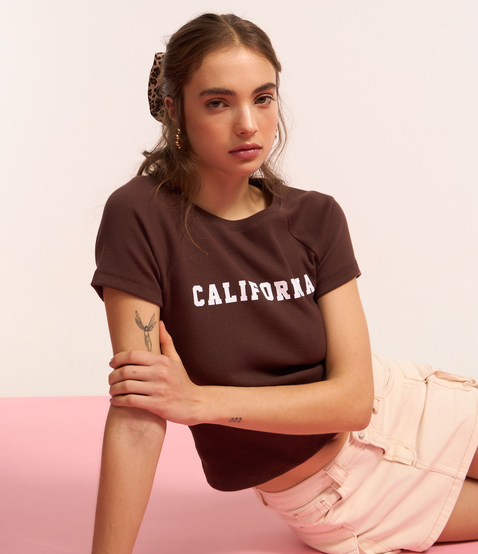 Blusa New T-shirt em Algodão com Lettering California Marrom 4