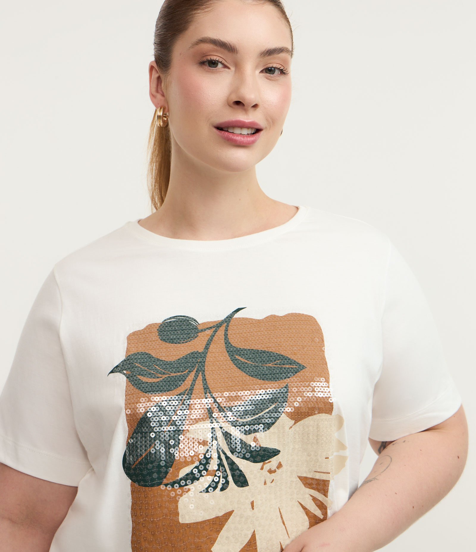 Blusa em Algodão com Estampa de Folhagem e Paetê Curve & Plus Size Branco 1