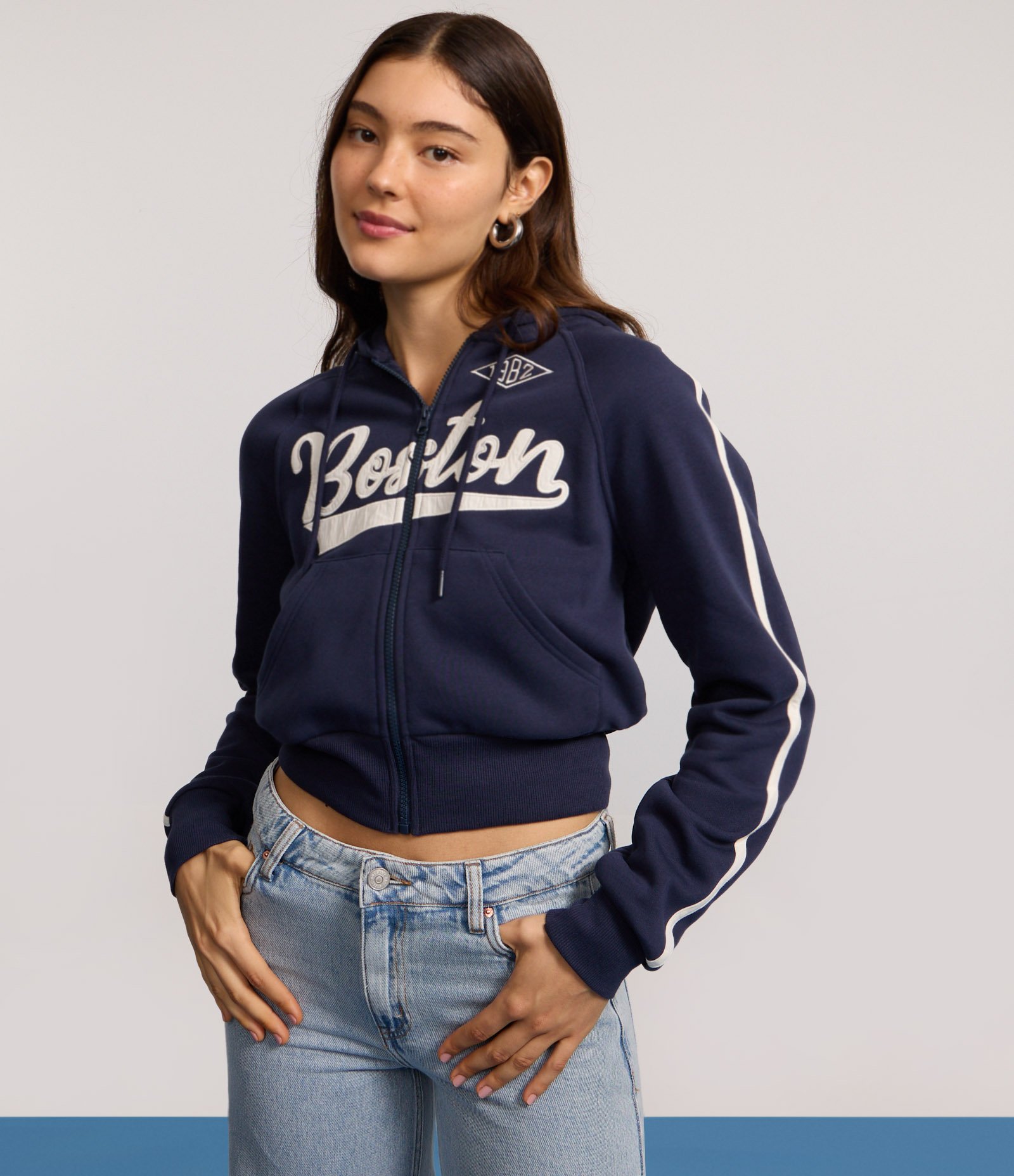 Casaco Cropped em Moletom com Felpa com Estampa Lettering Azul 4