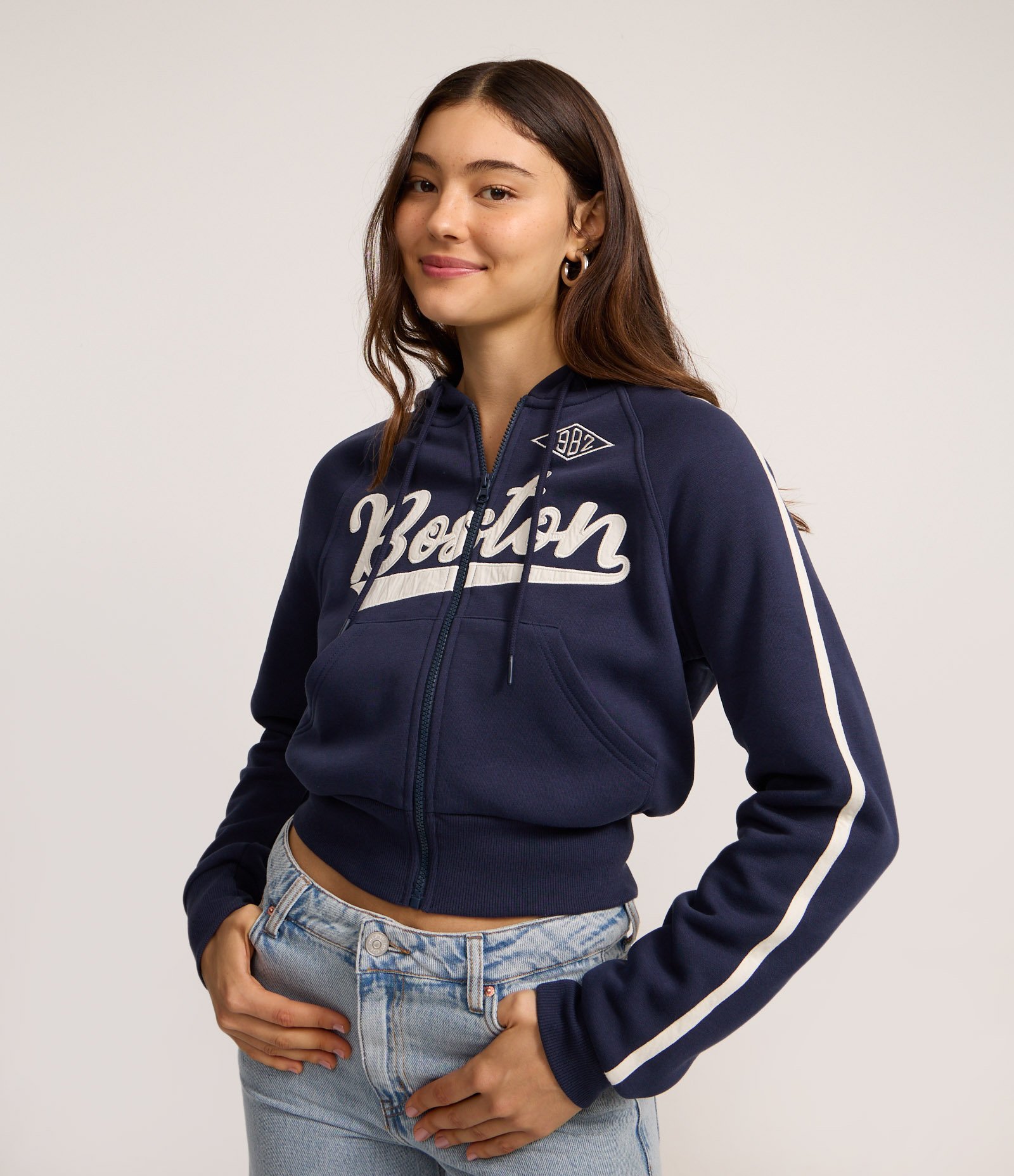 Casaco Cropped em Moletom com Felpa com Estampa Lettering Azul 1