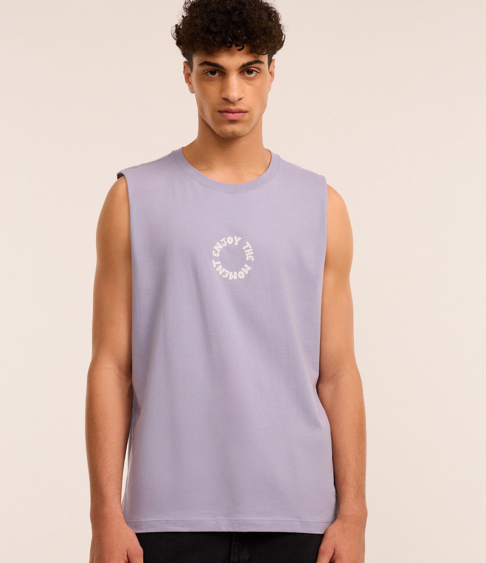 Regata Comfort em Algodão com Estampa Lettering Lilás 1