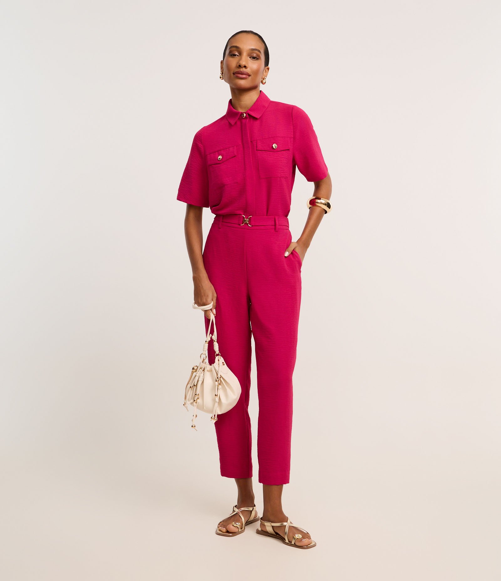 Calça Cenoura Cintura Alta em Airflow com Fivelas Metalizadas Rosa 2