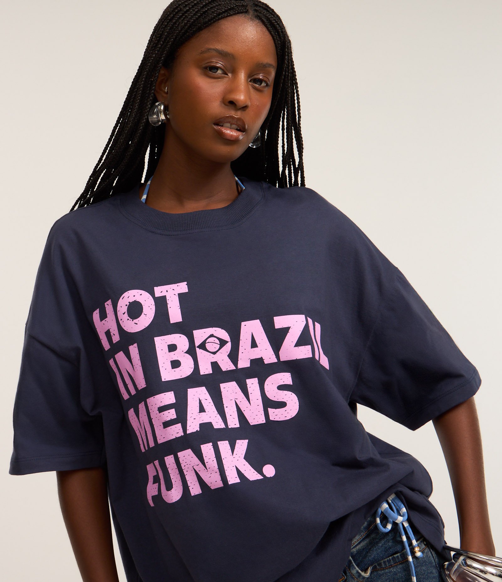 Camiseta Over em Algodão com Estampa Lettering Hot in Brazil means funk Azul 3