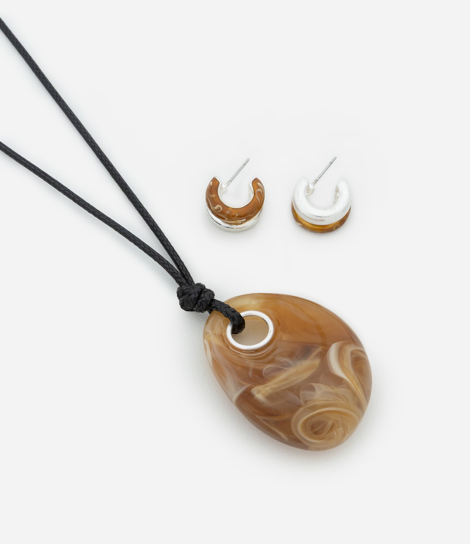 Conjunto de Colar Longo com pingente em Resina e Brinco Argola Dupla em Resina e Metal Marrom 2