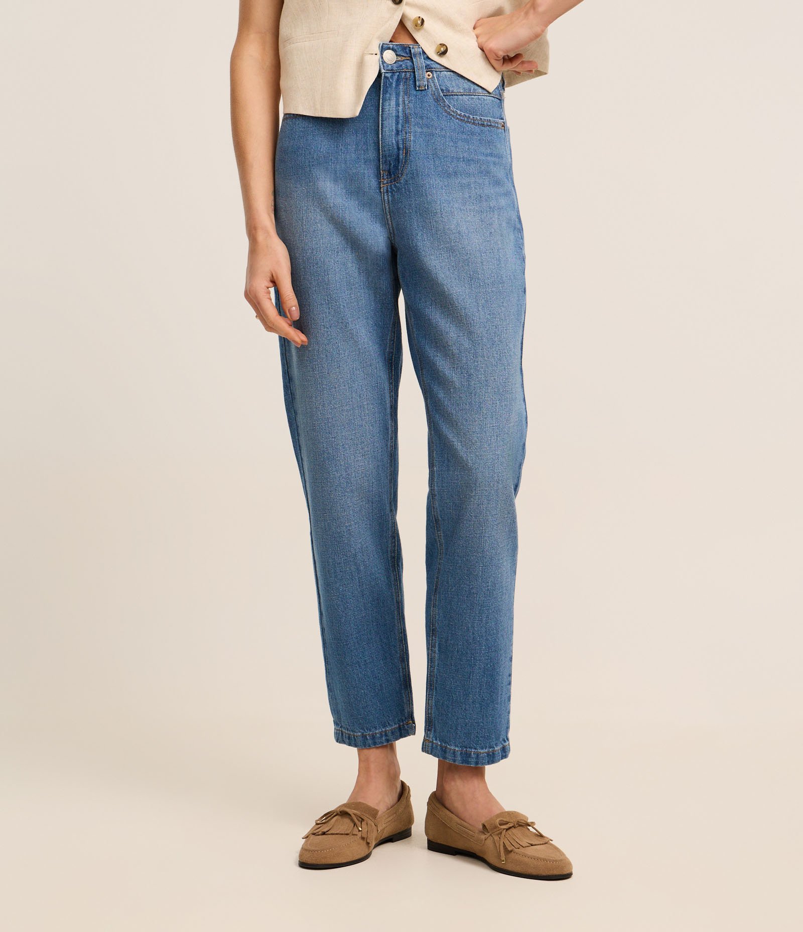 Calça Mom Comfort Cintura Alta em Jeans Azul 3