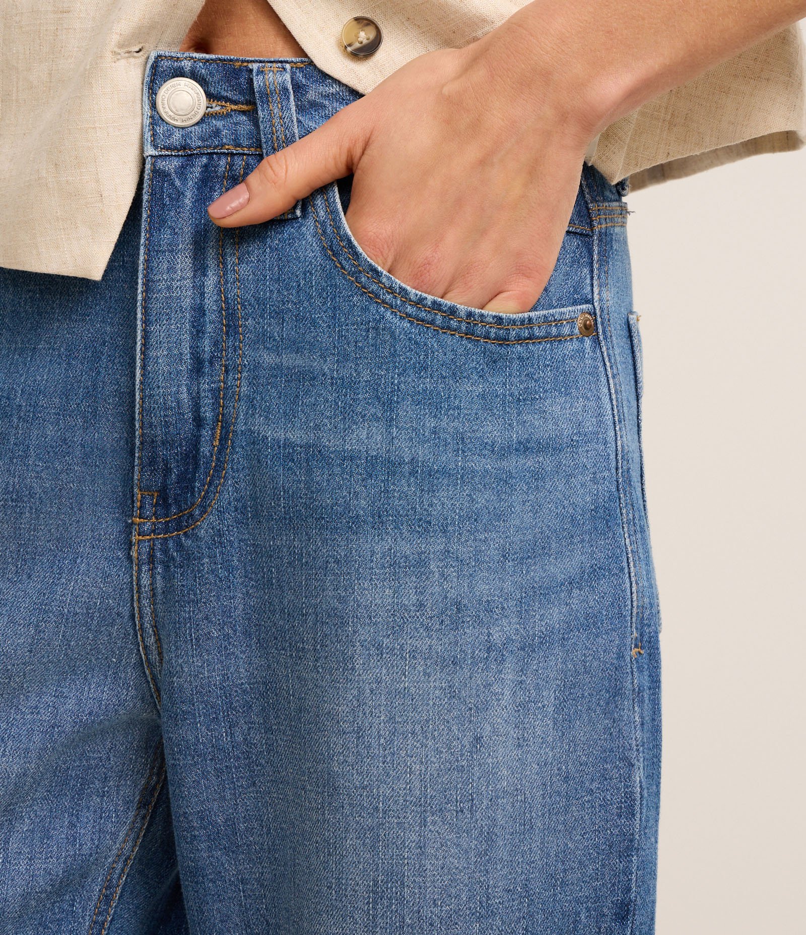 Calça Mom Comfort Cintura Alta em Jeans Azul 4