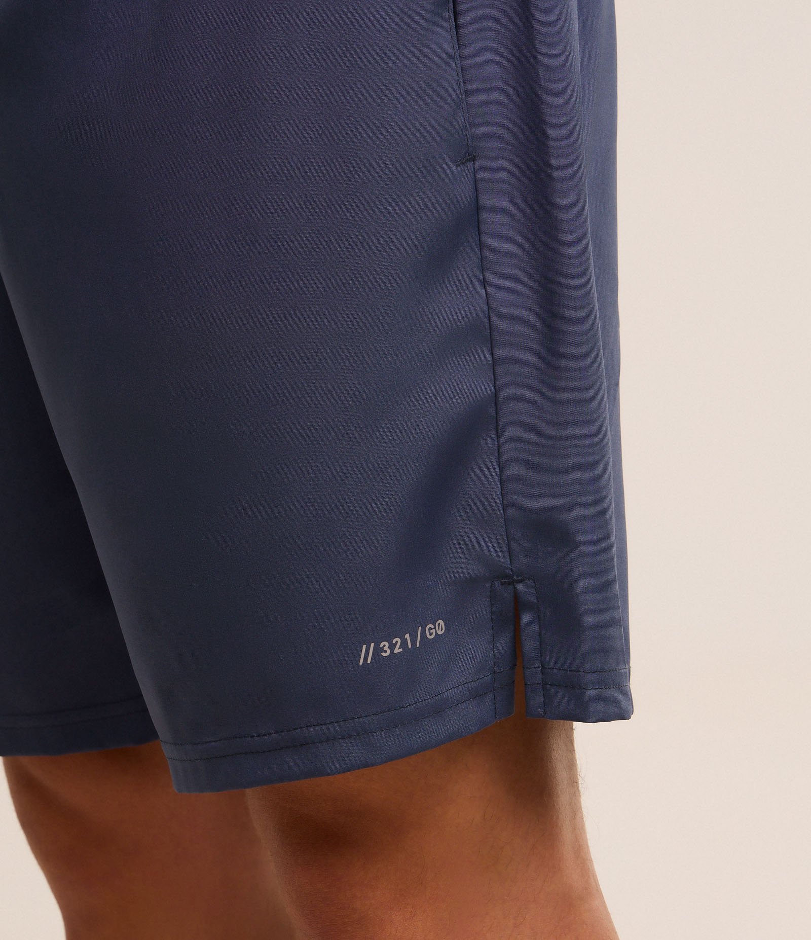 Bermuda Regular Esportiva com Cós Elástico Azul 3