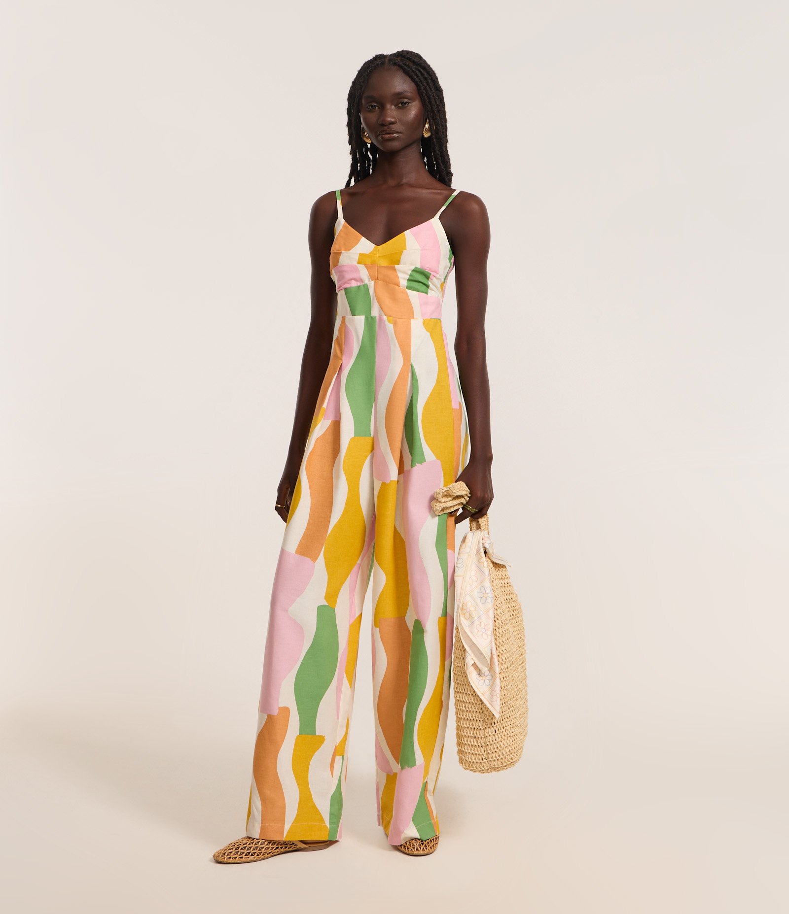 Macacão em Viscolinho com Estampa de Ondas Contrastantes Verde/Rosa/Amarelo 1