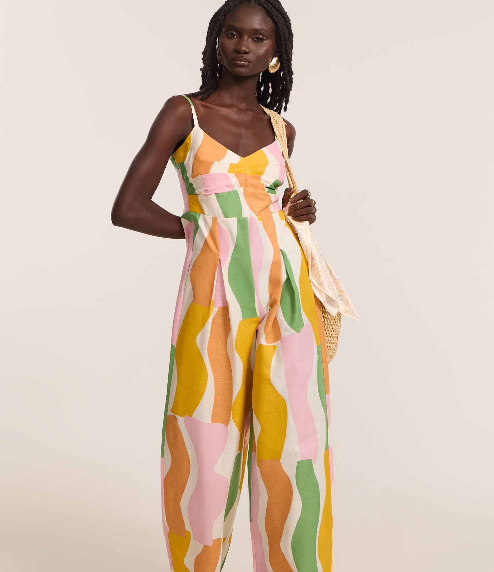 Macacão em Viscolinho com Estampa de Ondas Contrastantes Verde/Rosa/Amarelo 2