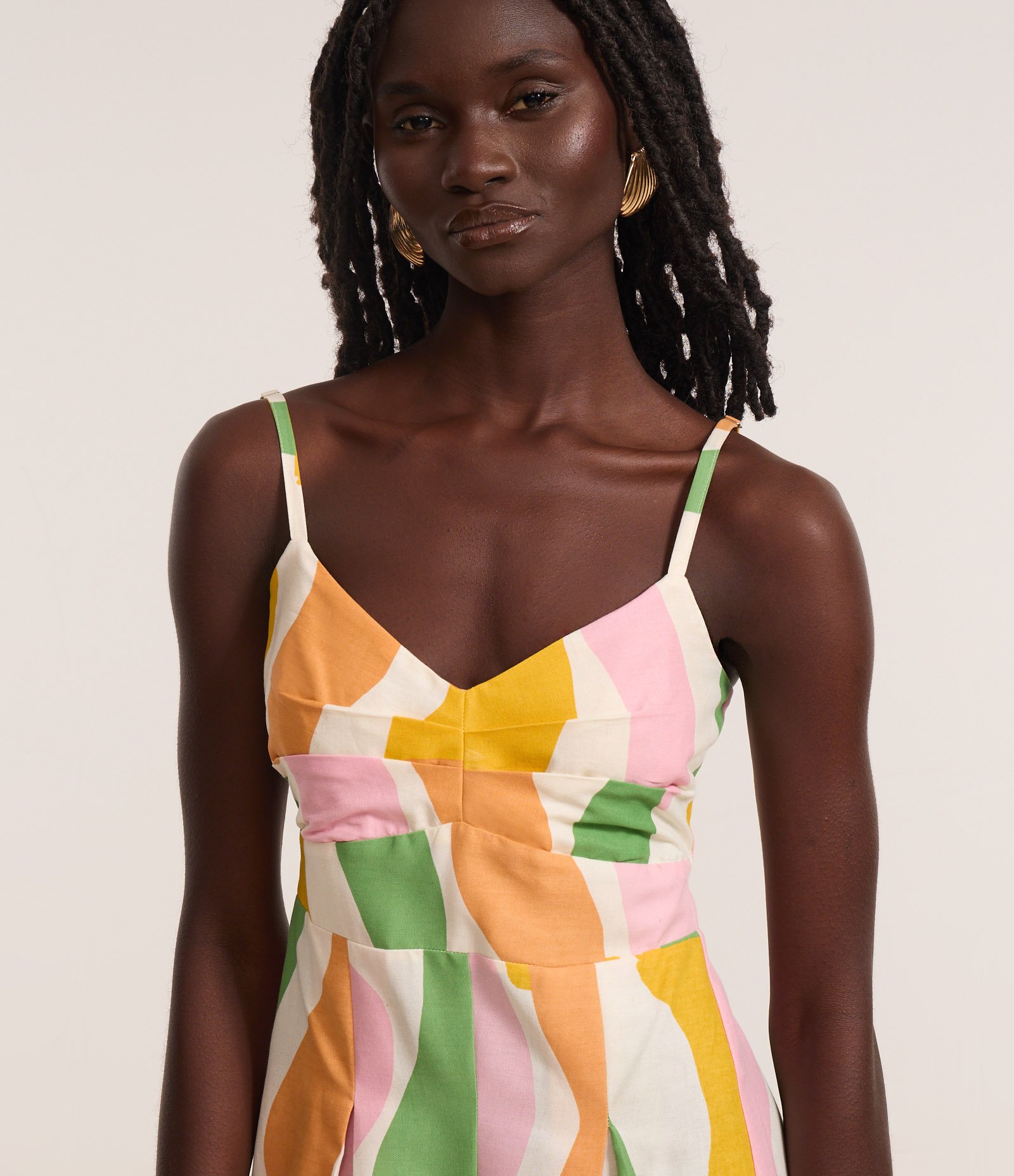 Macacão em Viscolinho com Estampa de Ondas Contrastantes Verde/Rosa/Amarelo 3