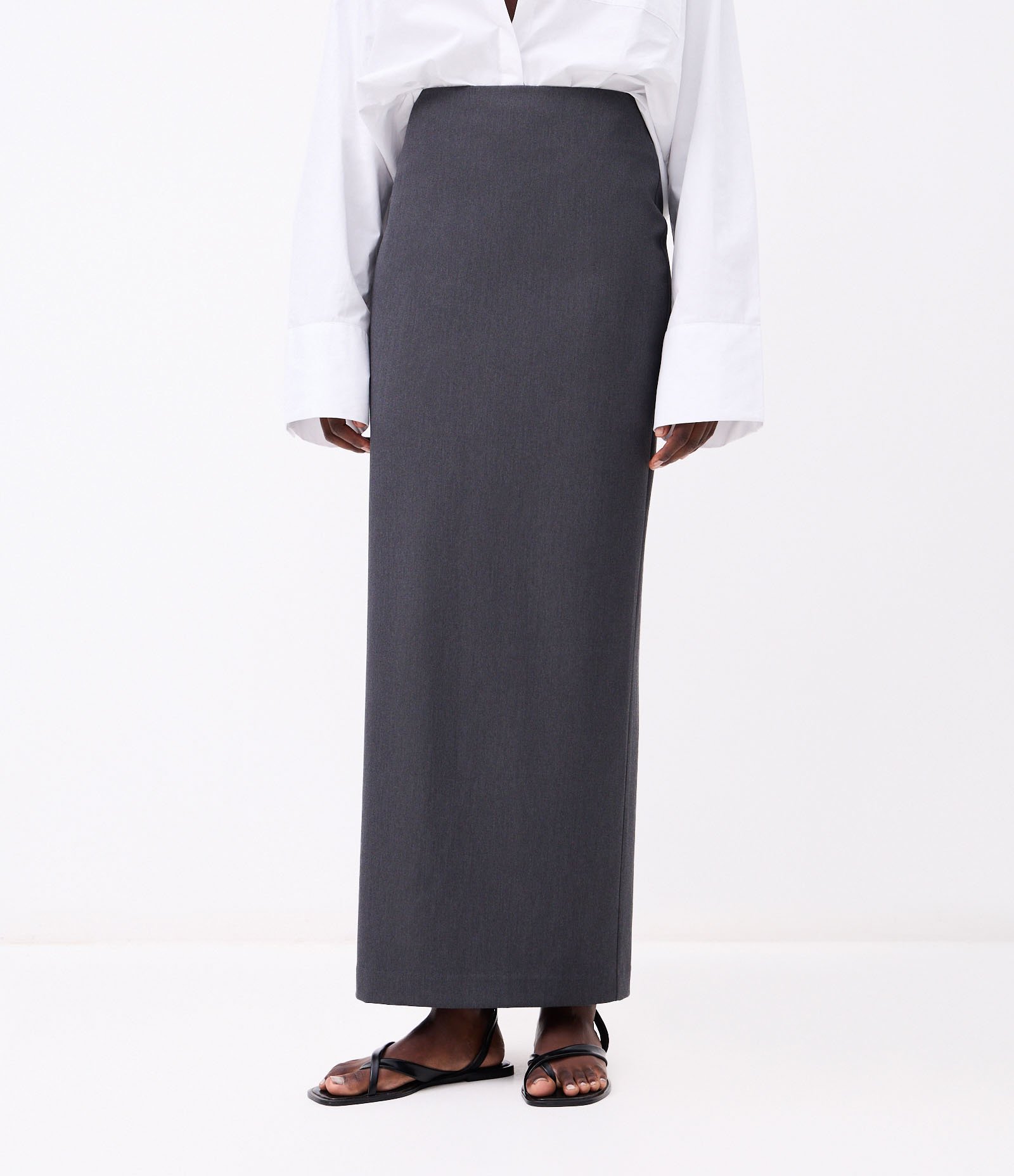 Saia Midi Reta com Corte Alfaiatado e Fenda Cinza 4