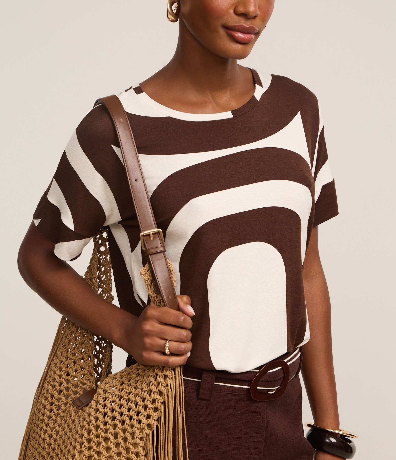 Blusa em Viscose com Manga Recortada e Estampa Geométrica Marrom/Off White 4