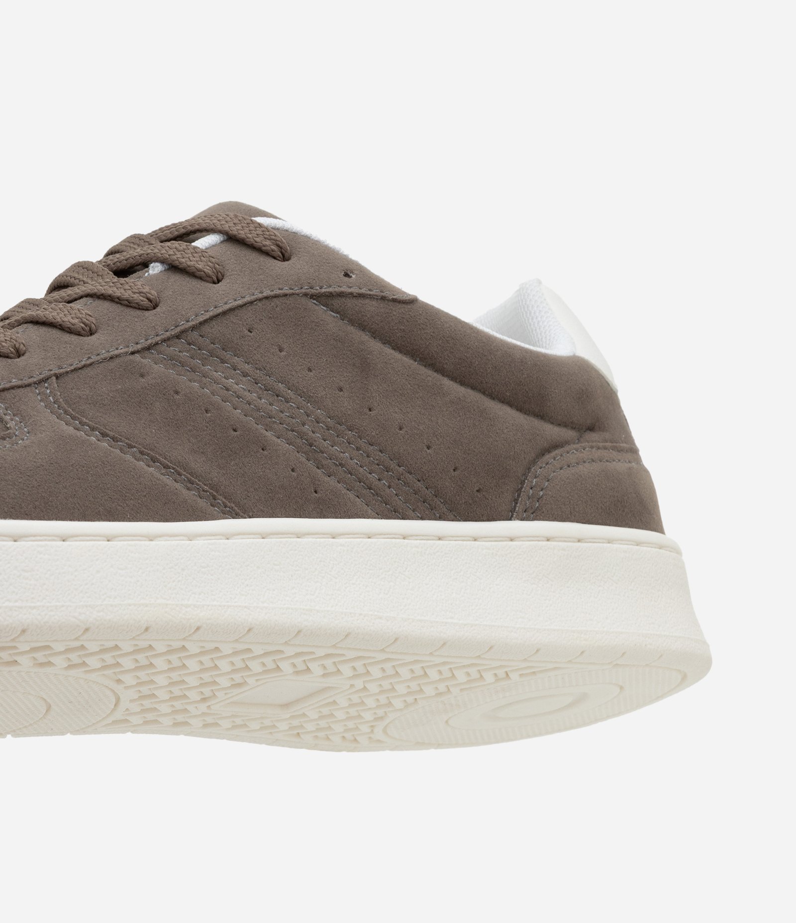 Tênis com Efeito Camurça Solado Contrastante e Recortes Cinza 3