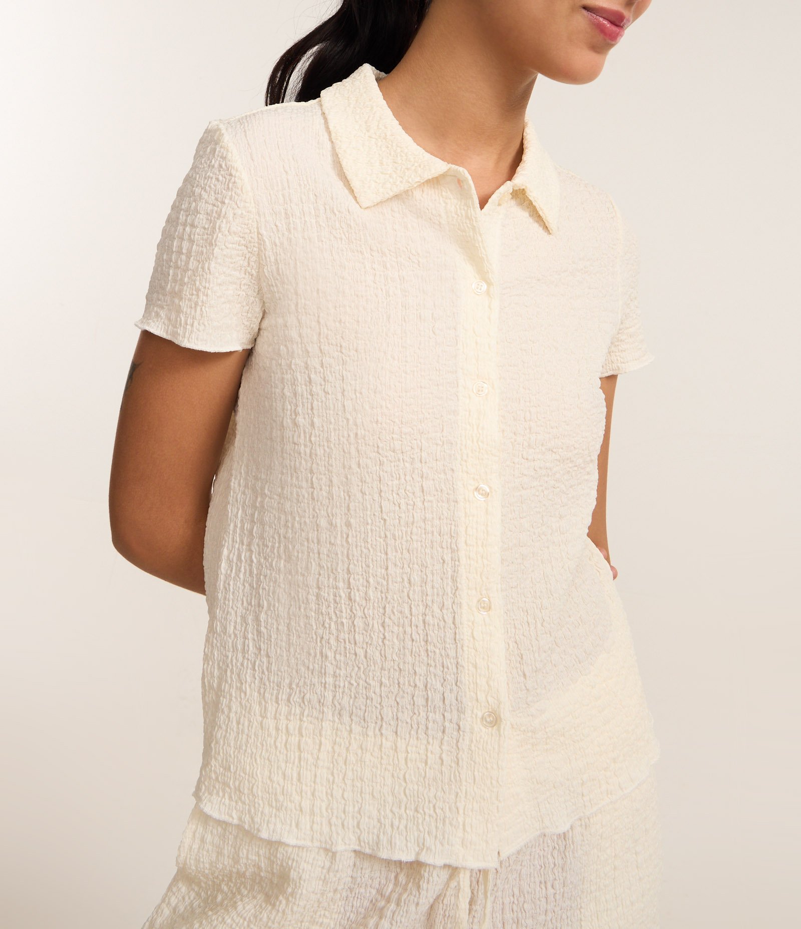 Camisa Texturizada em Cambraia com Frufru na Manga Off White 4