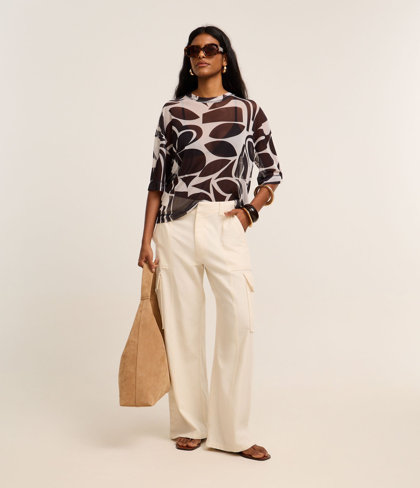 Blusa em Tule com Costura Aparente e Estampa Abstrata Preto/Branco 3