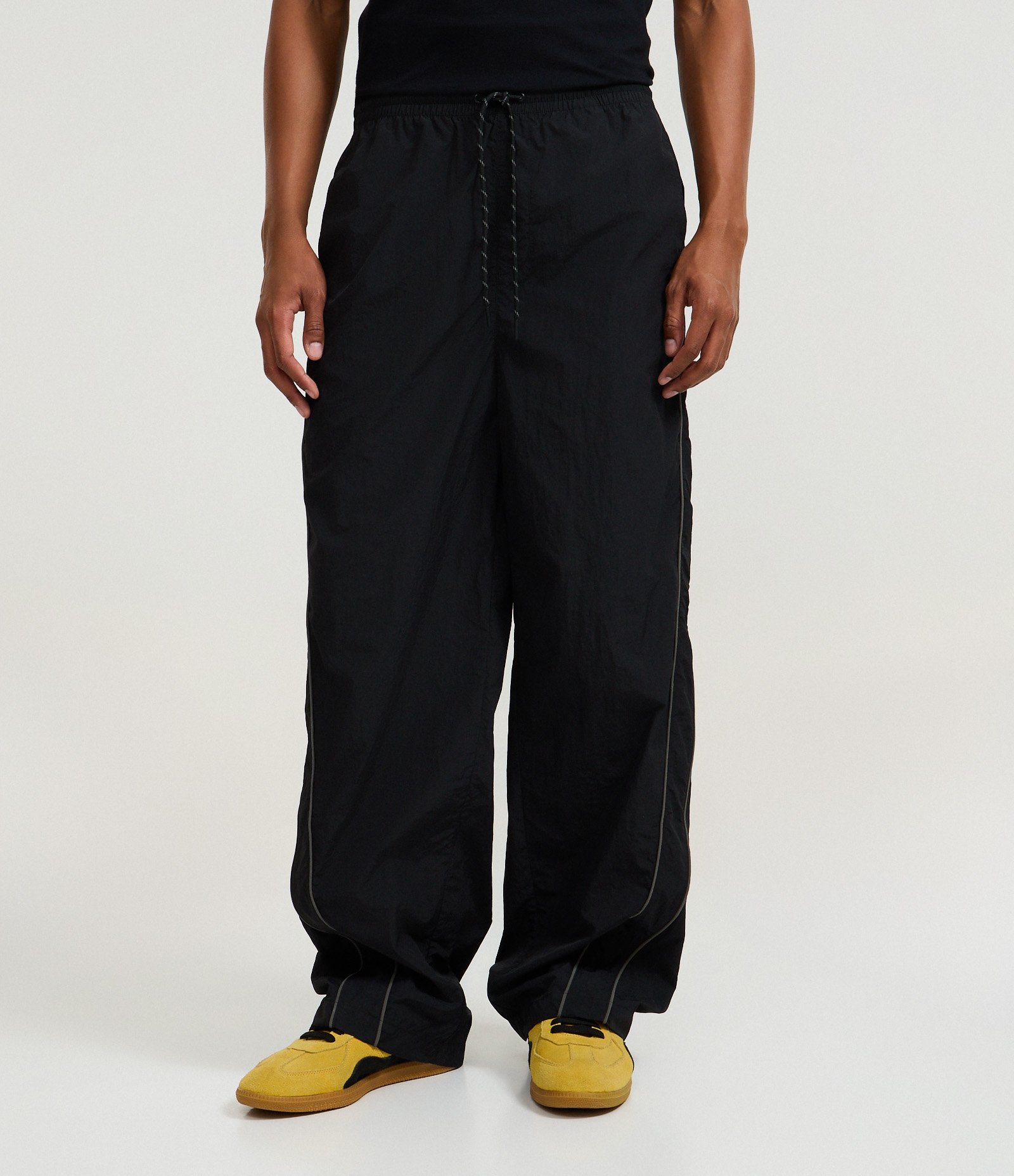 Calça Super Baggy em microfibra com Recortes e Listra Preto 2