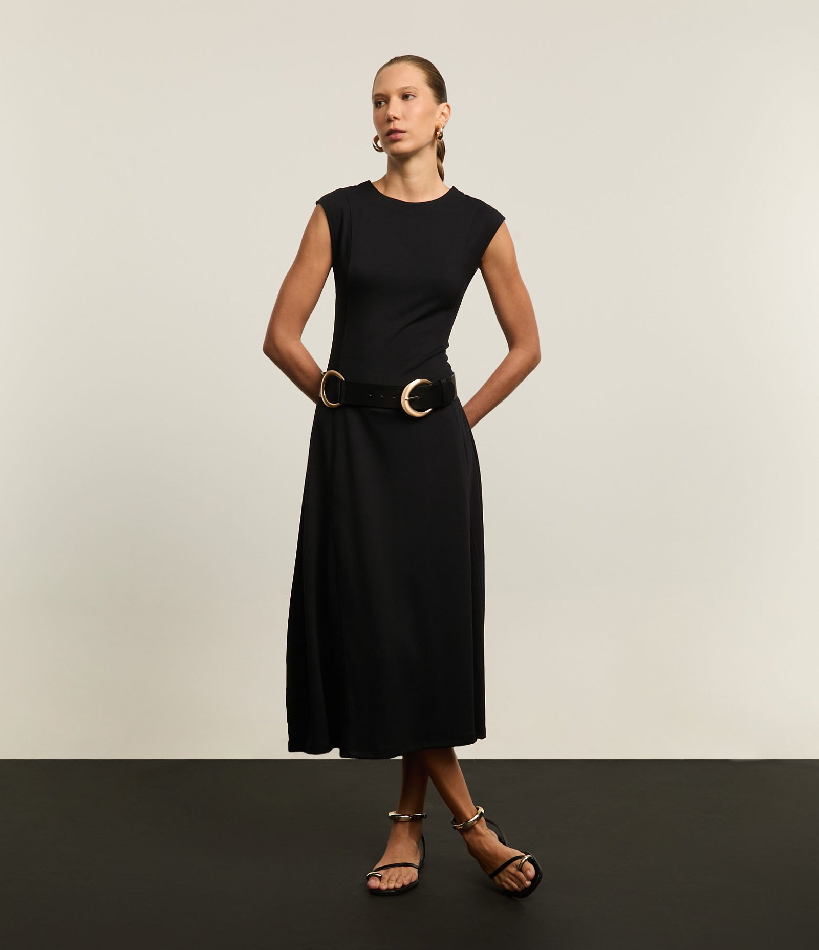 Vestido Evasê Midi em Ponto Roma Preto 1