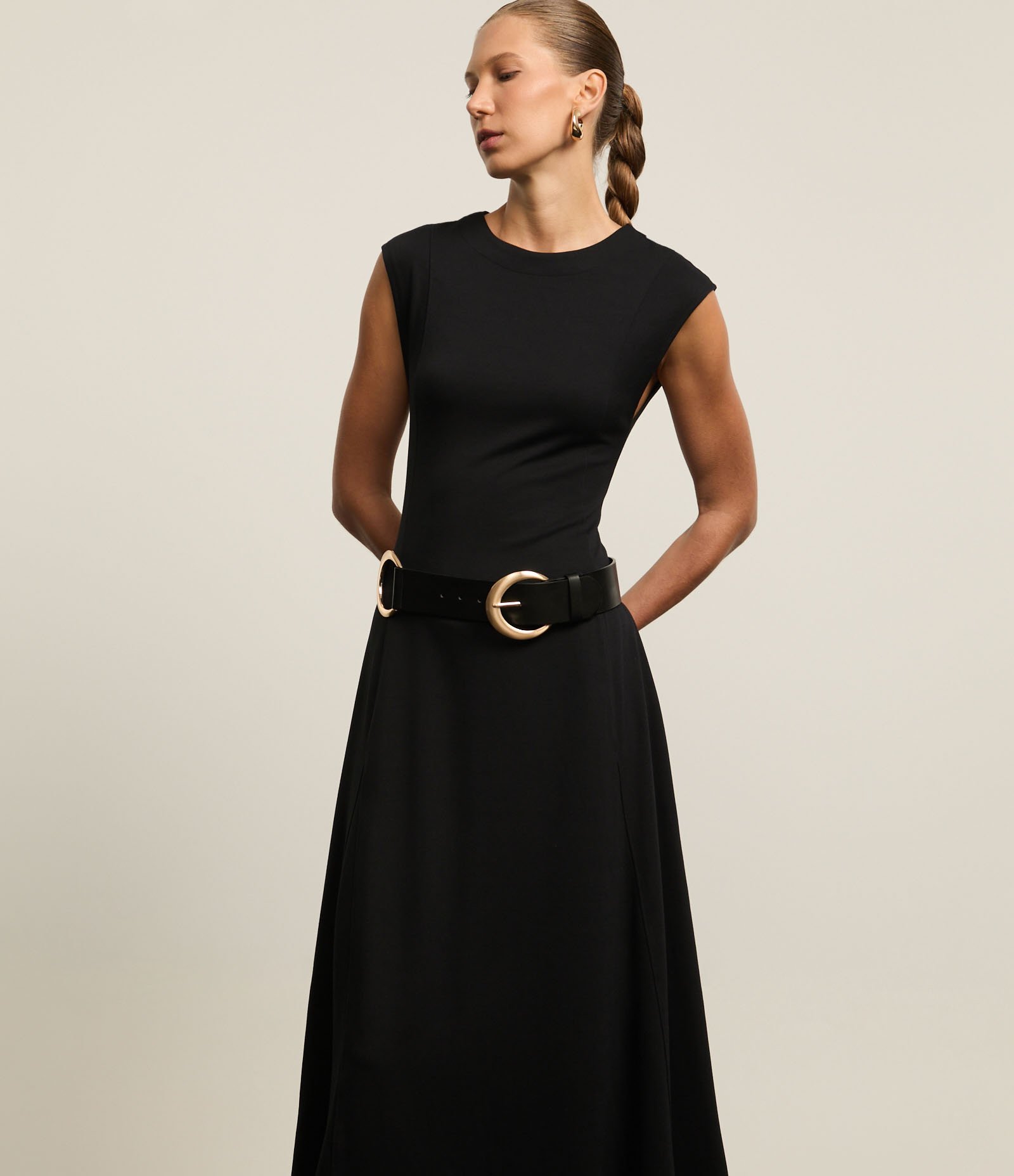 Vestido Evasê Midi em Ponto Roma Preto 2