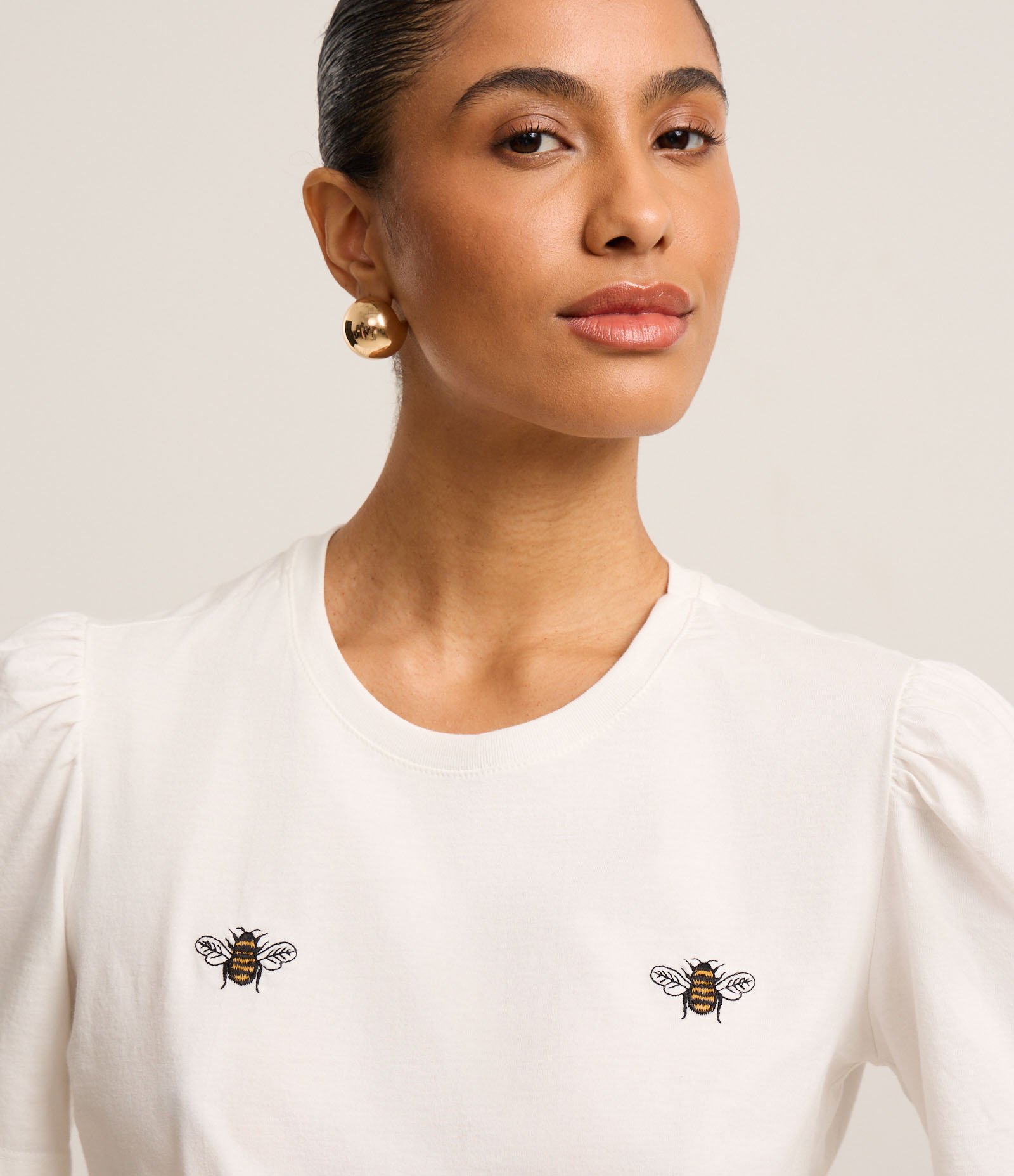 Blusa em Algodão com Manga Bufante e Abelhas Bordadas Branco 4