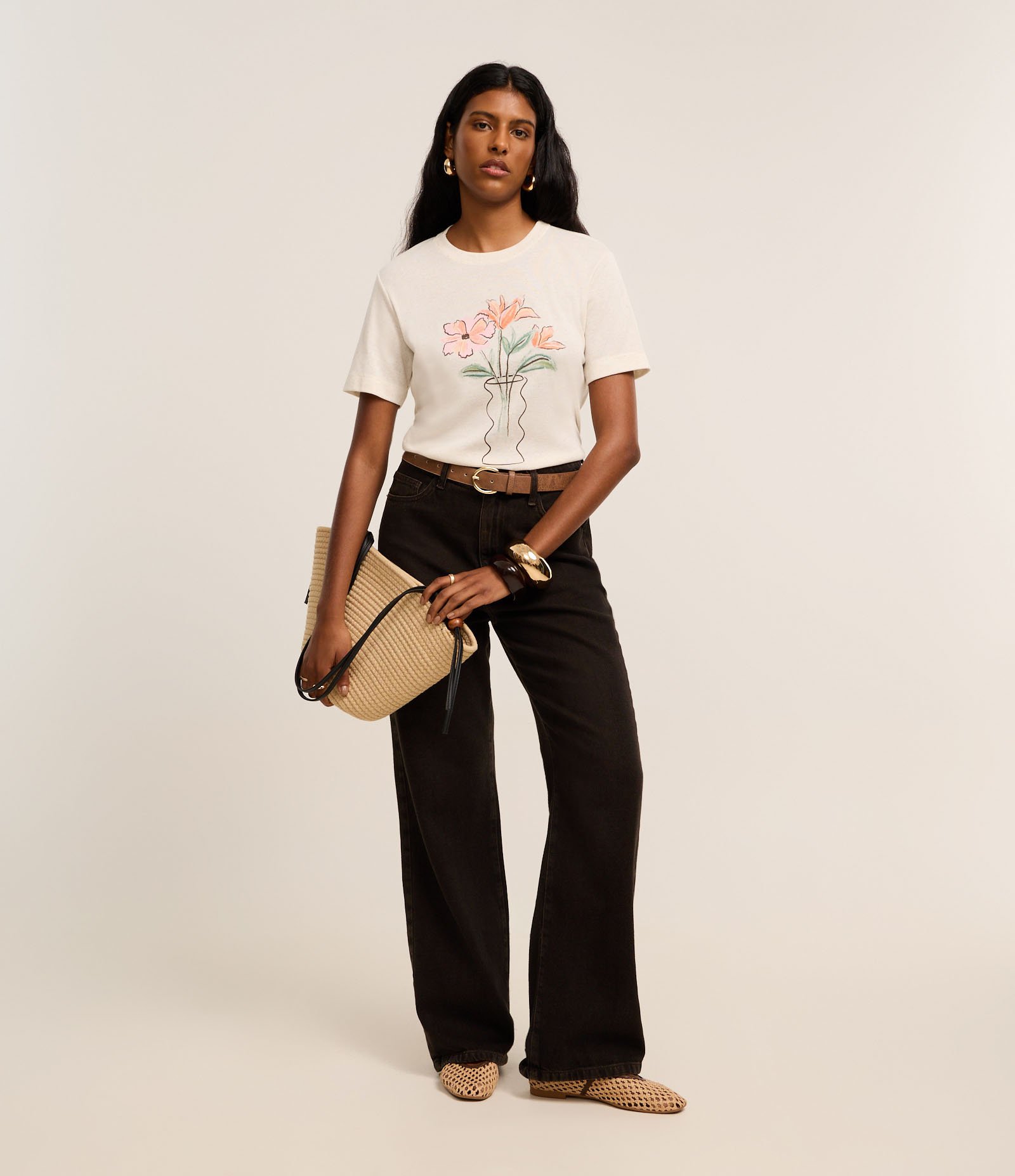 Camiseta Texturizada e com Estampa Vaso de Flor Off White 2