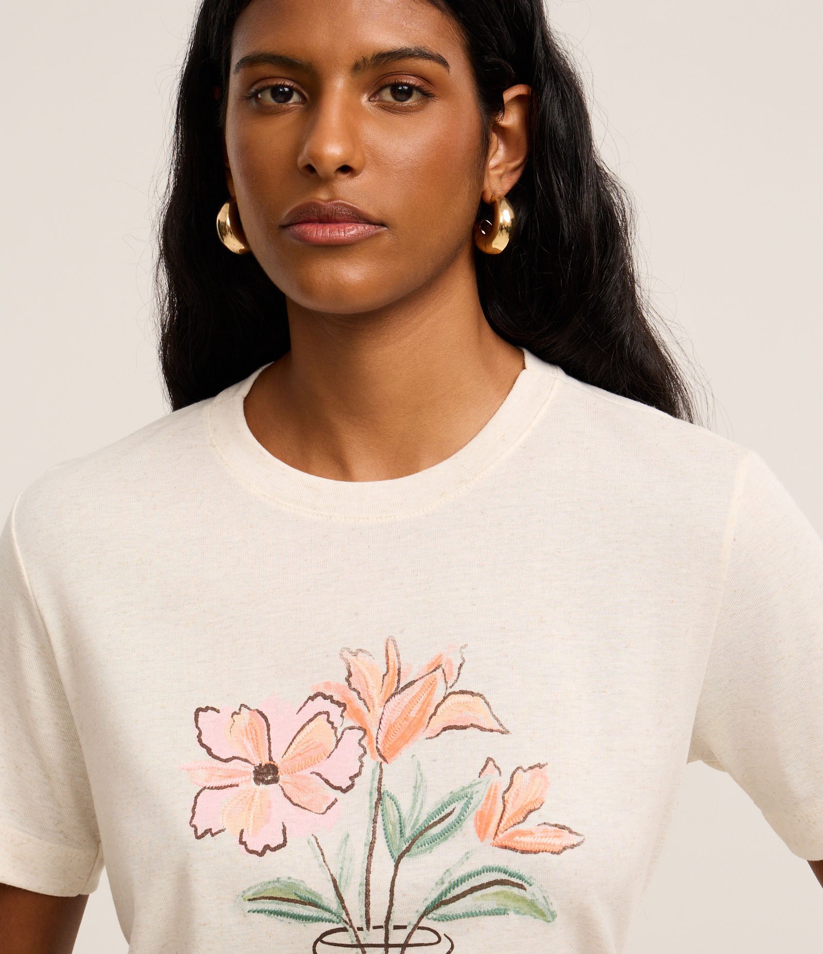 Camiseta Texturizada e com Estampa Vaso de Flor Off White 3