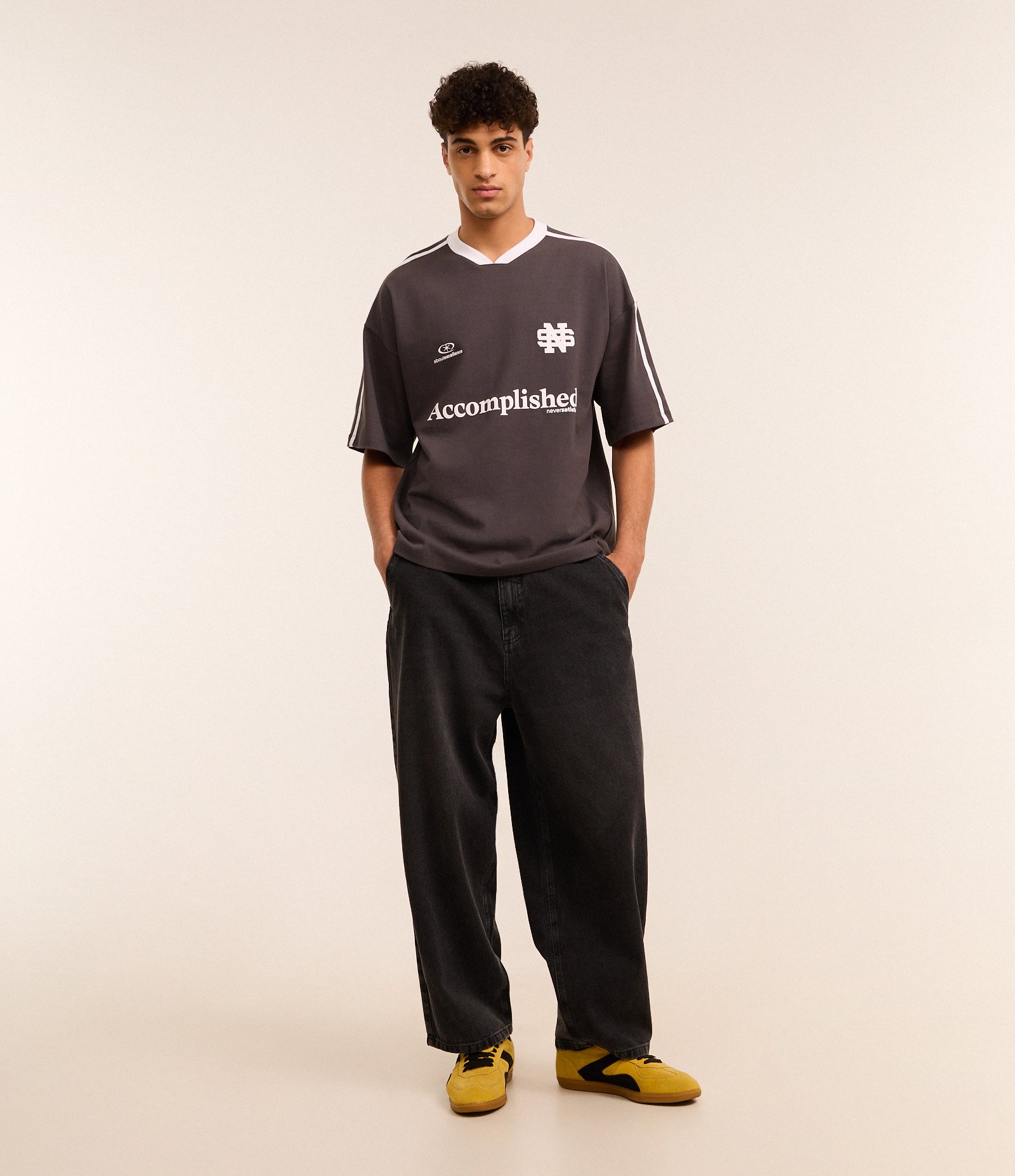 Camiseta Esportiva Oversized em Algodão com Estampa Localizada e Lettering Cinza 2