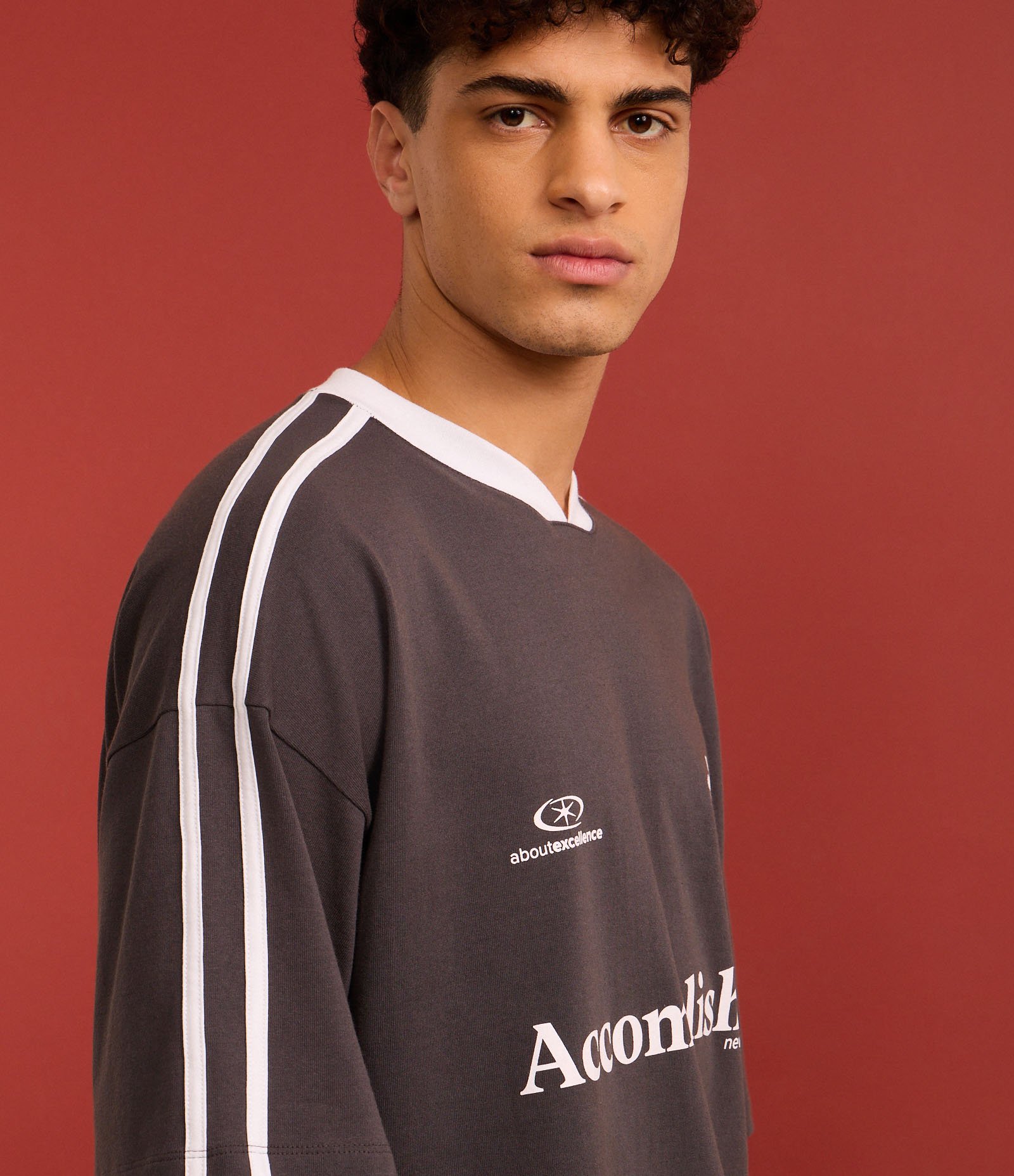 Camiseta Esportiva Oversized em Algodão com Estampa Localizada e Lettering Cinza 3