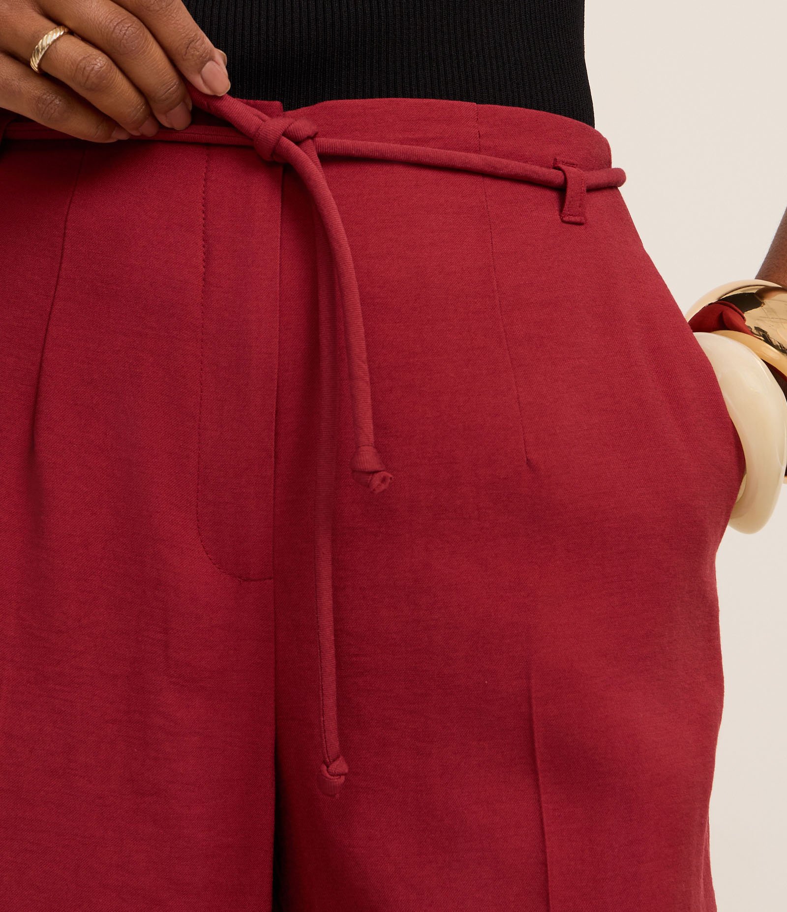 Calça Pantacourt com Corte Alfaiatado e Amarração Vermelho 4