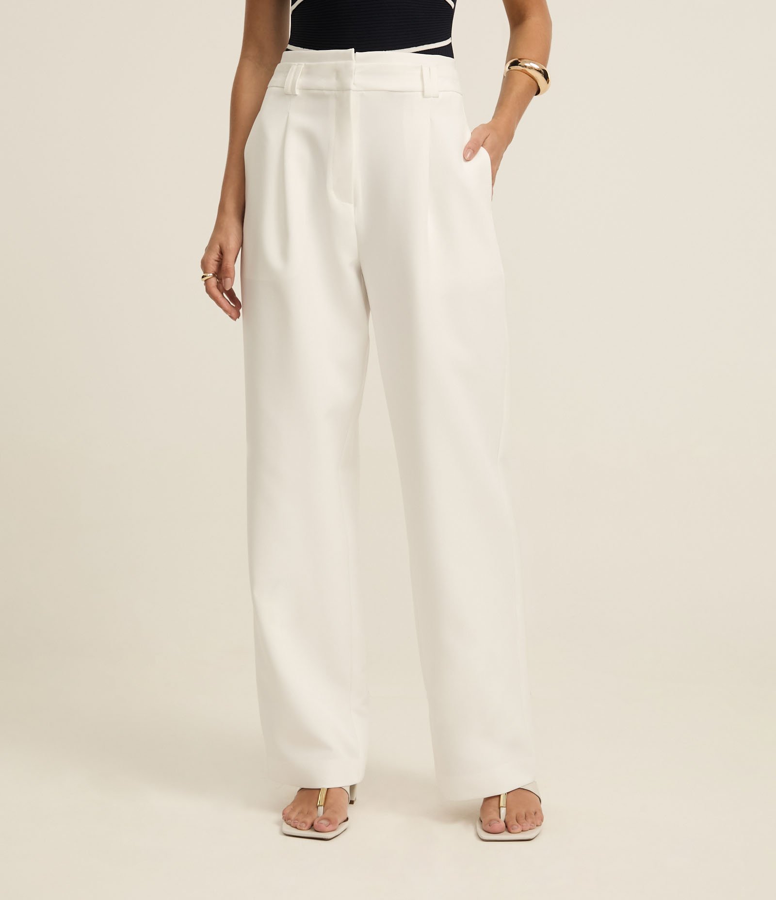 Calça Pantalona em Alfaiataria com Passantes no Cós Branco 3