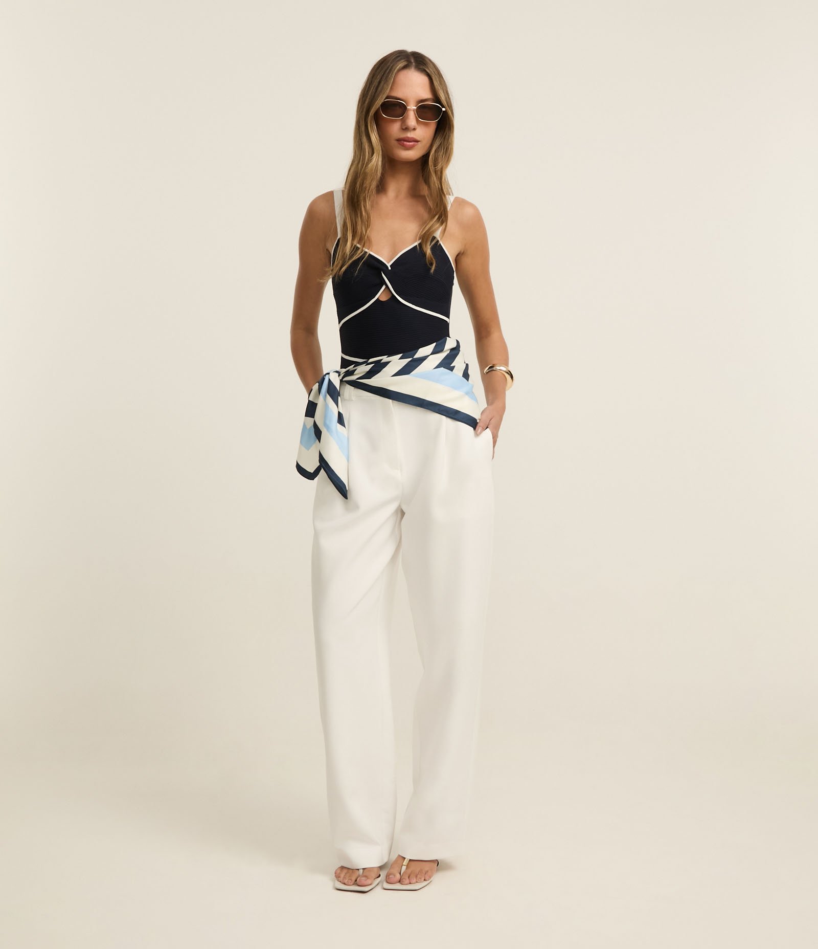 Calça Pantalona em Alfaiataria com Passantes no Cós Branco 5