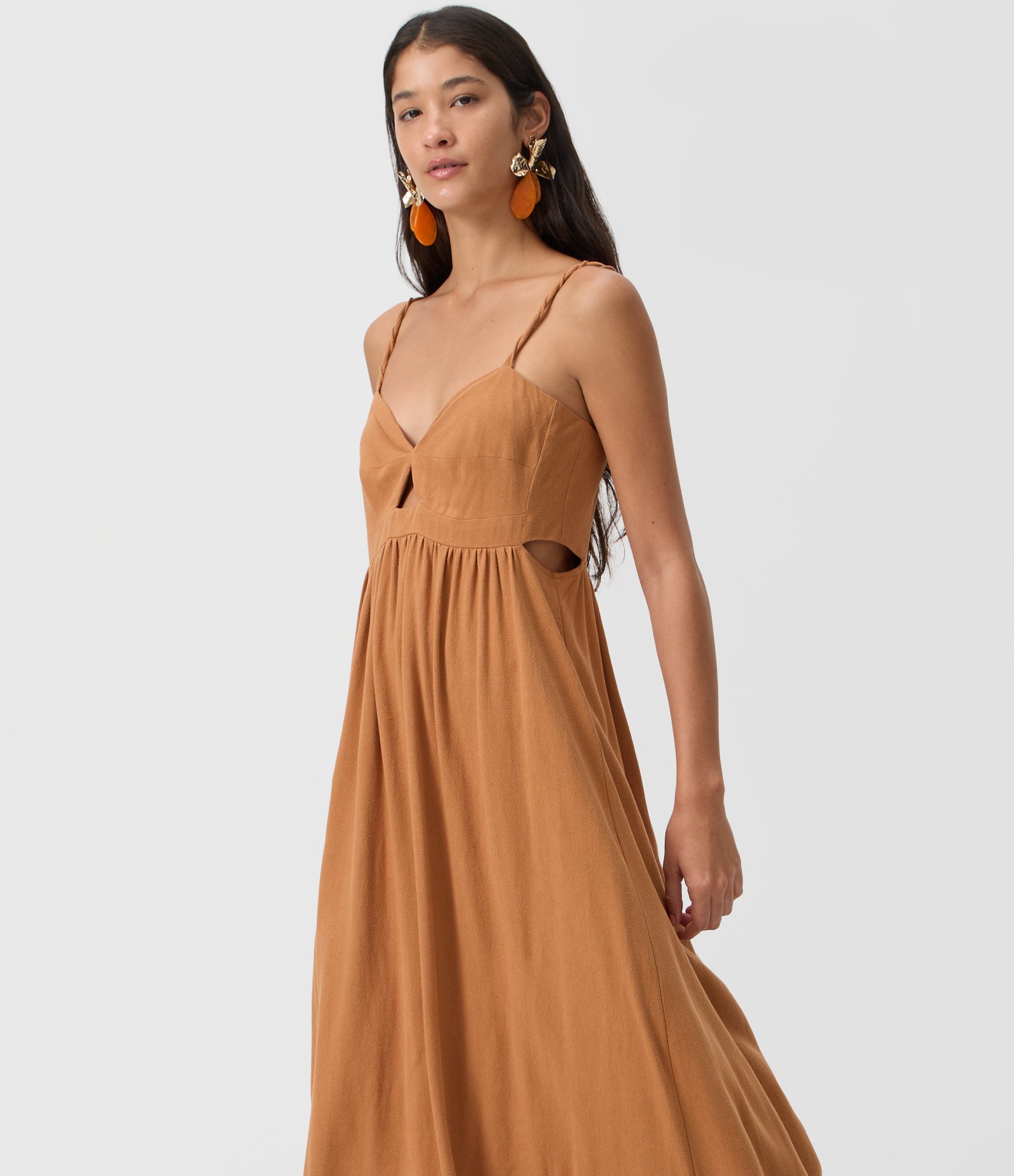 Vestido com Alça Fina com Detalhe Cut Out Abaixo do Busto Marrom 2
