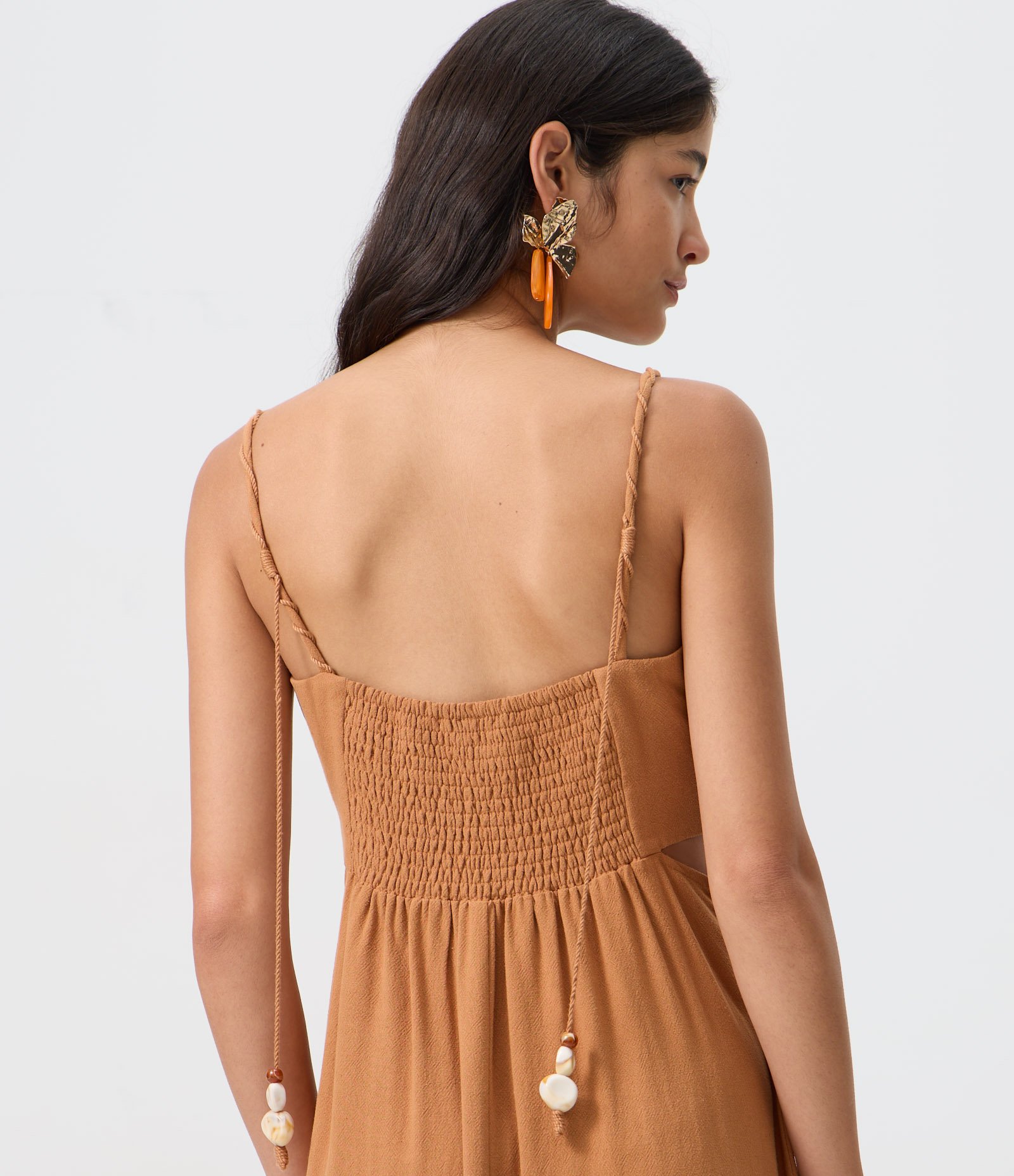 Vestido com Alça Fina com Detalhe Cut Out Abaixo do Busto Marrom 4