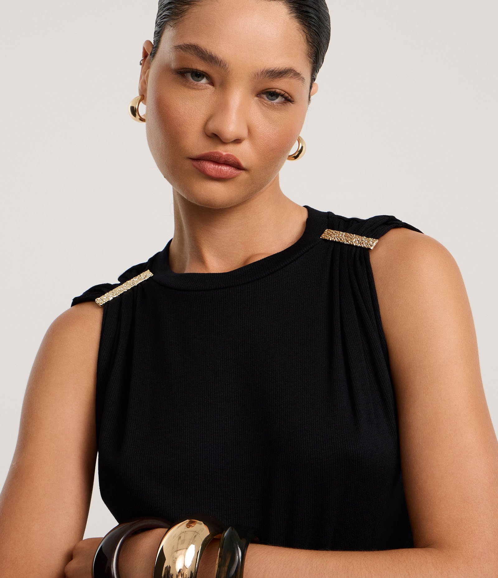 Blusa Canelada em Ribana com Detalhe Metalizado no Ombro Preto 3