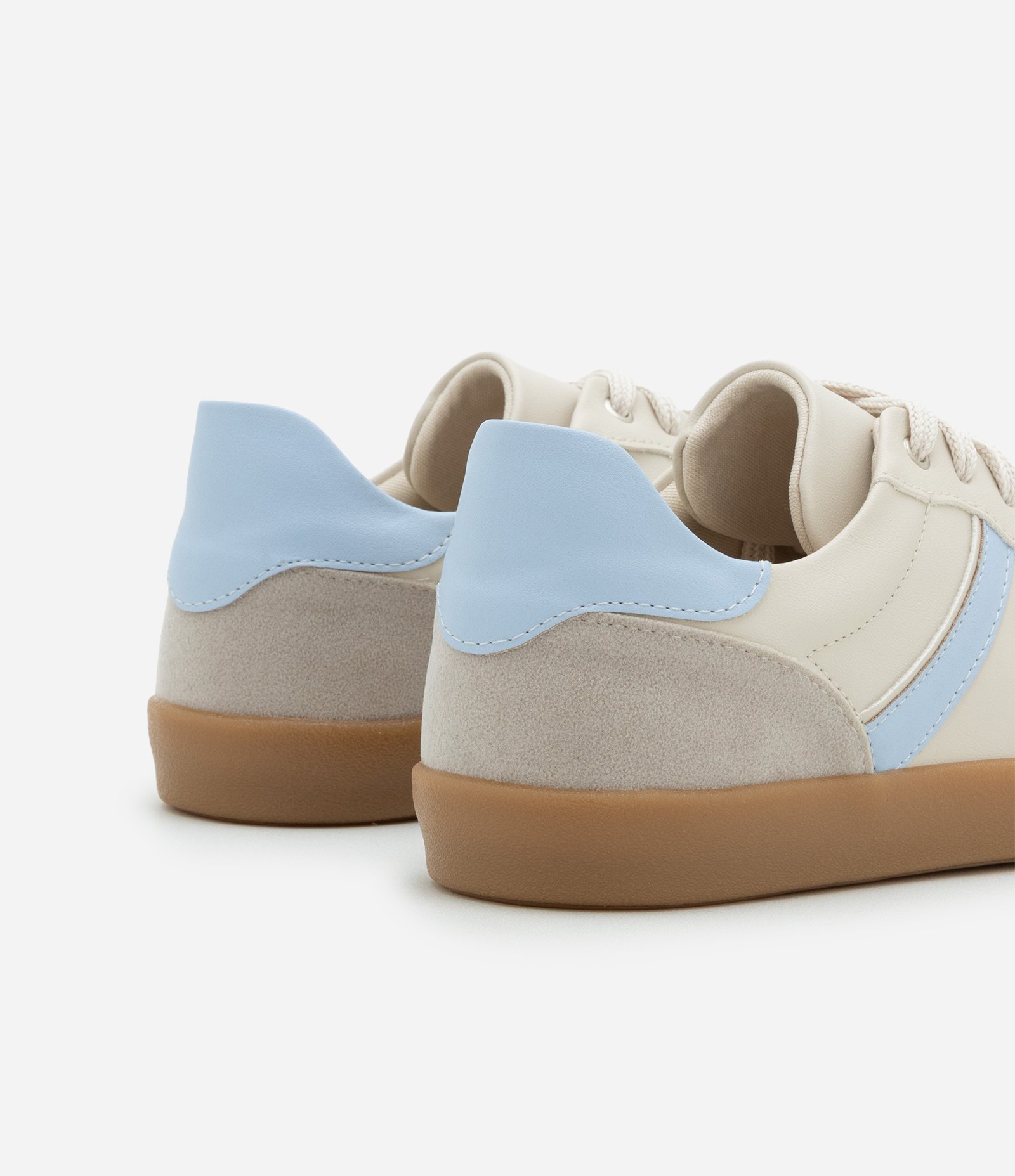 Tênis Estilo Chuteira em PU com Detalhes nas Laterais 5