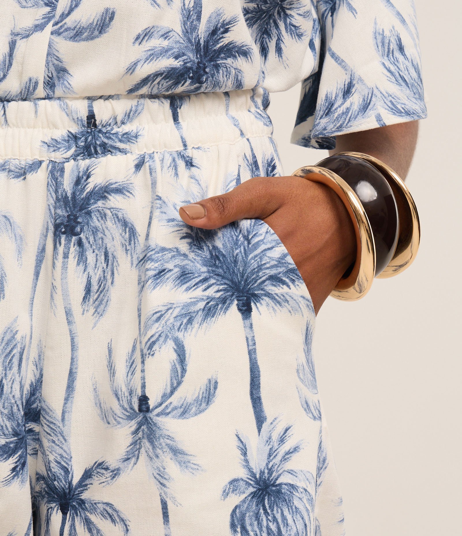 Short em Viscolinho com Elástico no Cós e Estampa Coqueiros Azul/Off White 4