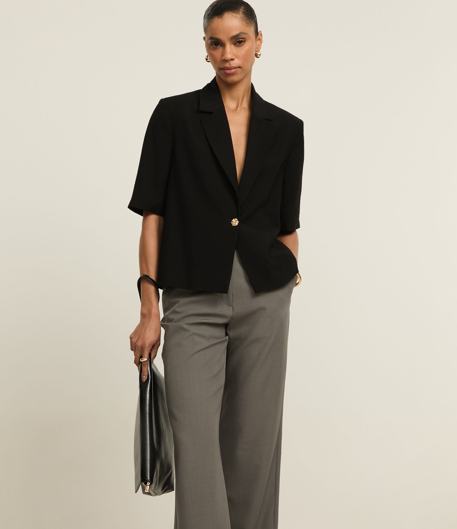 Calça Reta em Alfaiataria com Ganchinho no Cós Cinza 2