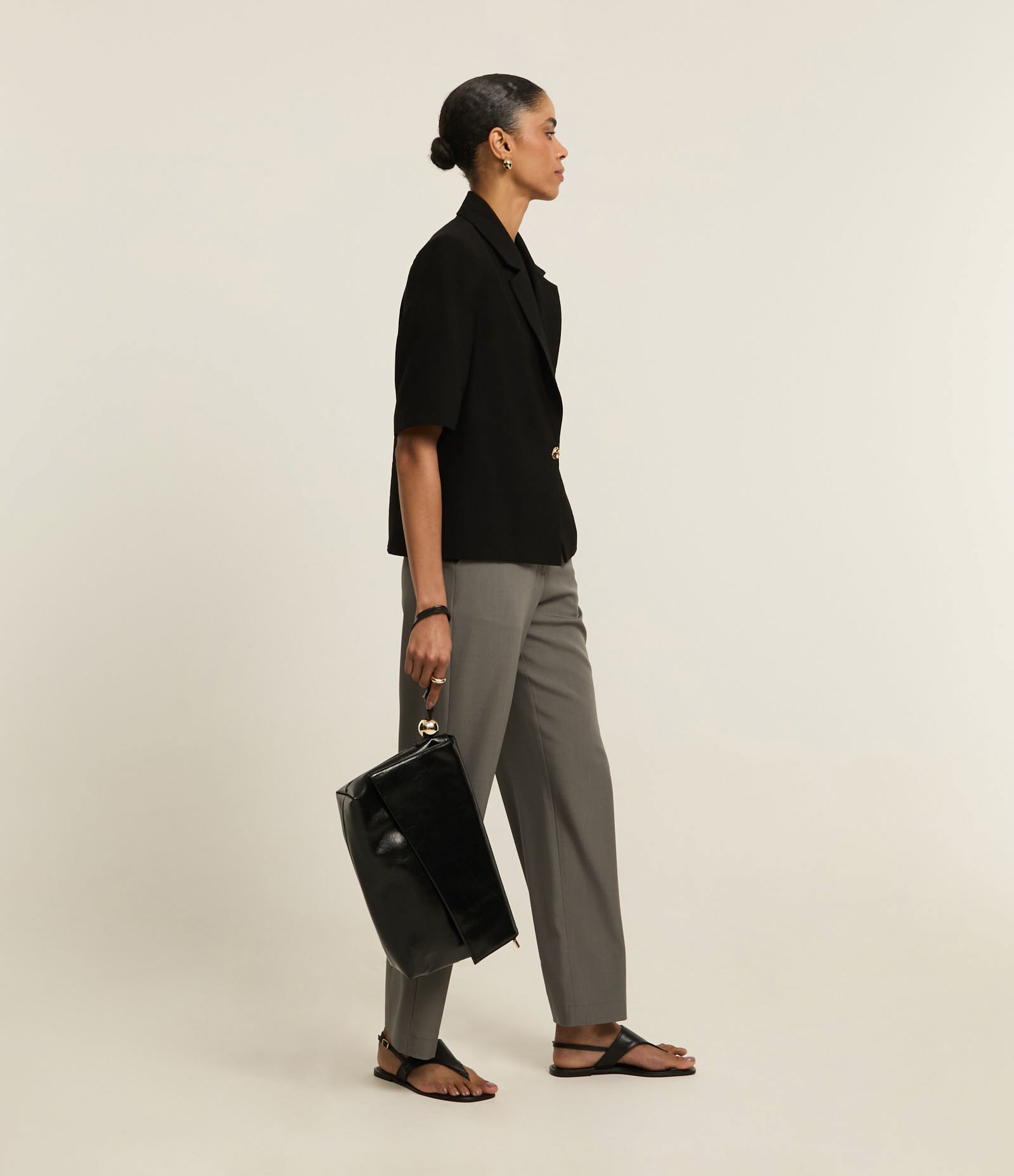 Calça Reta em Alfaiataria com Ganchinho no Cós Cinza 5