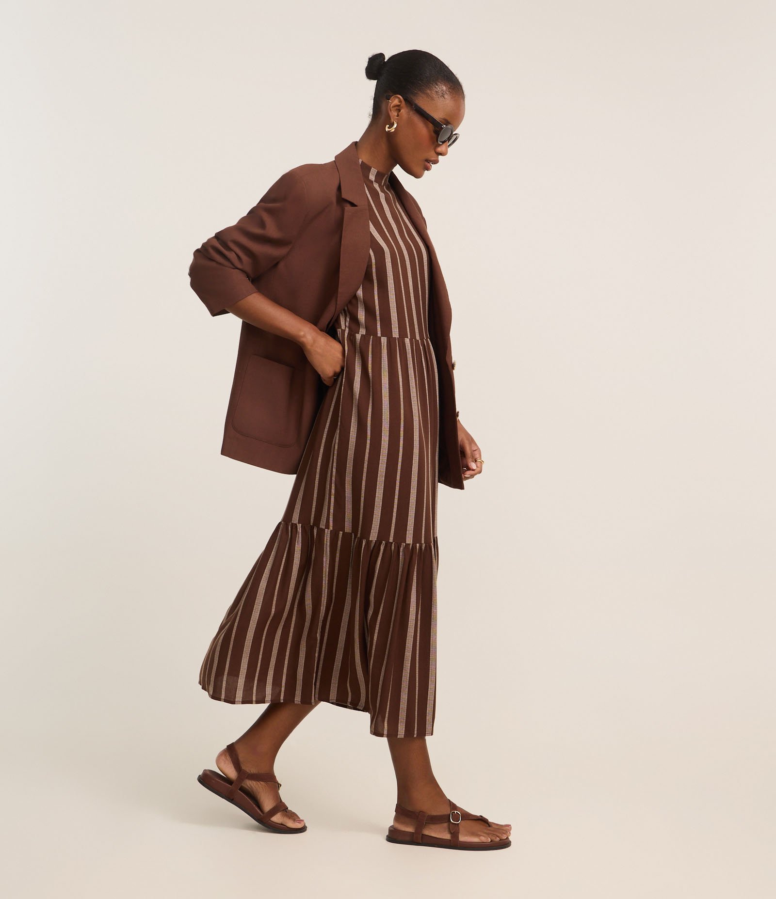Vestido Evasê Midi em Viscose com Listras Desencontradas Marrom 3