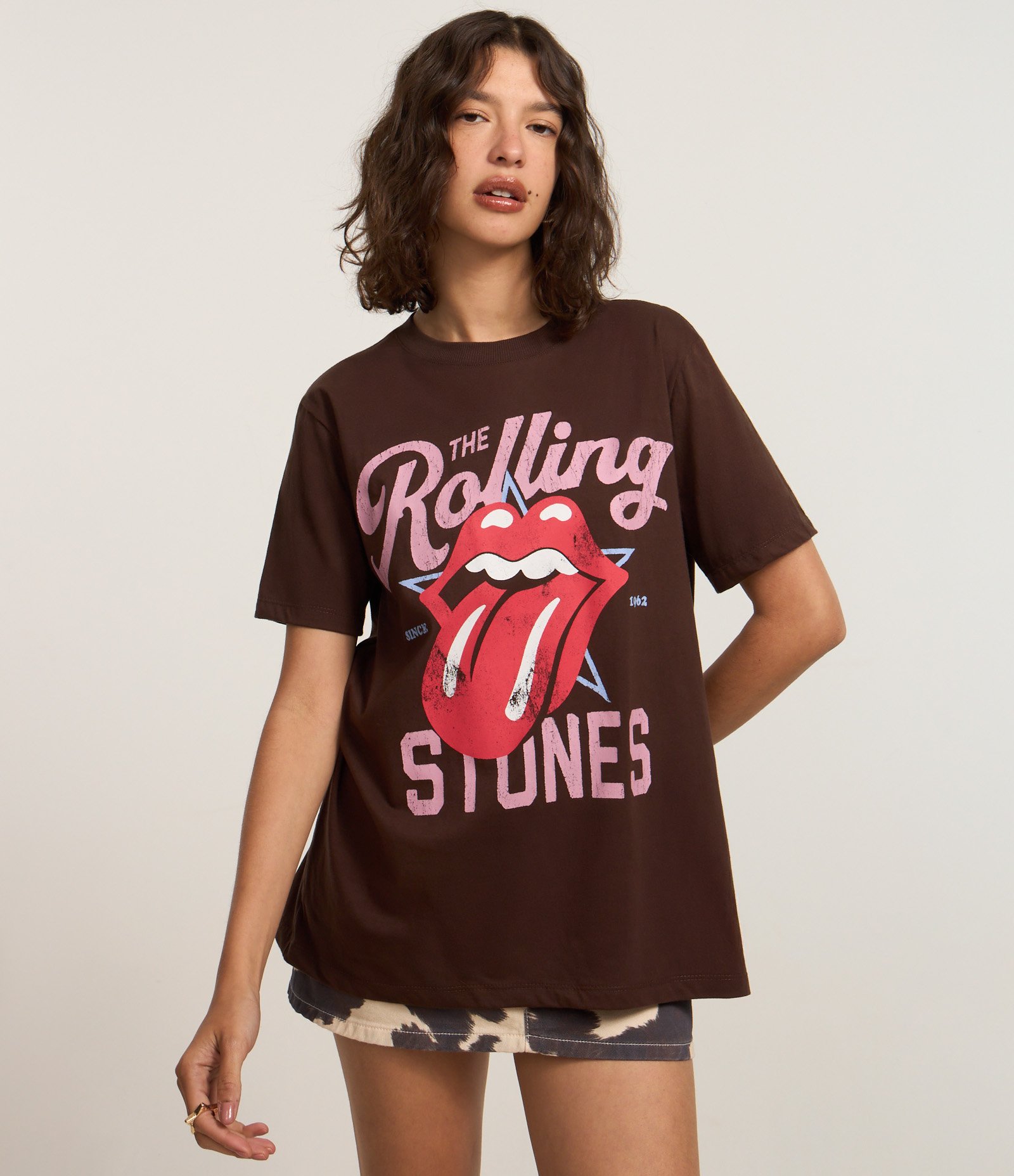 Camiseta Alongada em Algodão com Estampa Rolling Stones Marrom 2